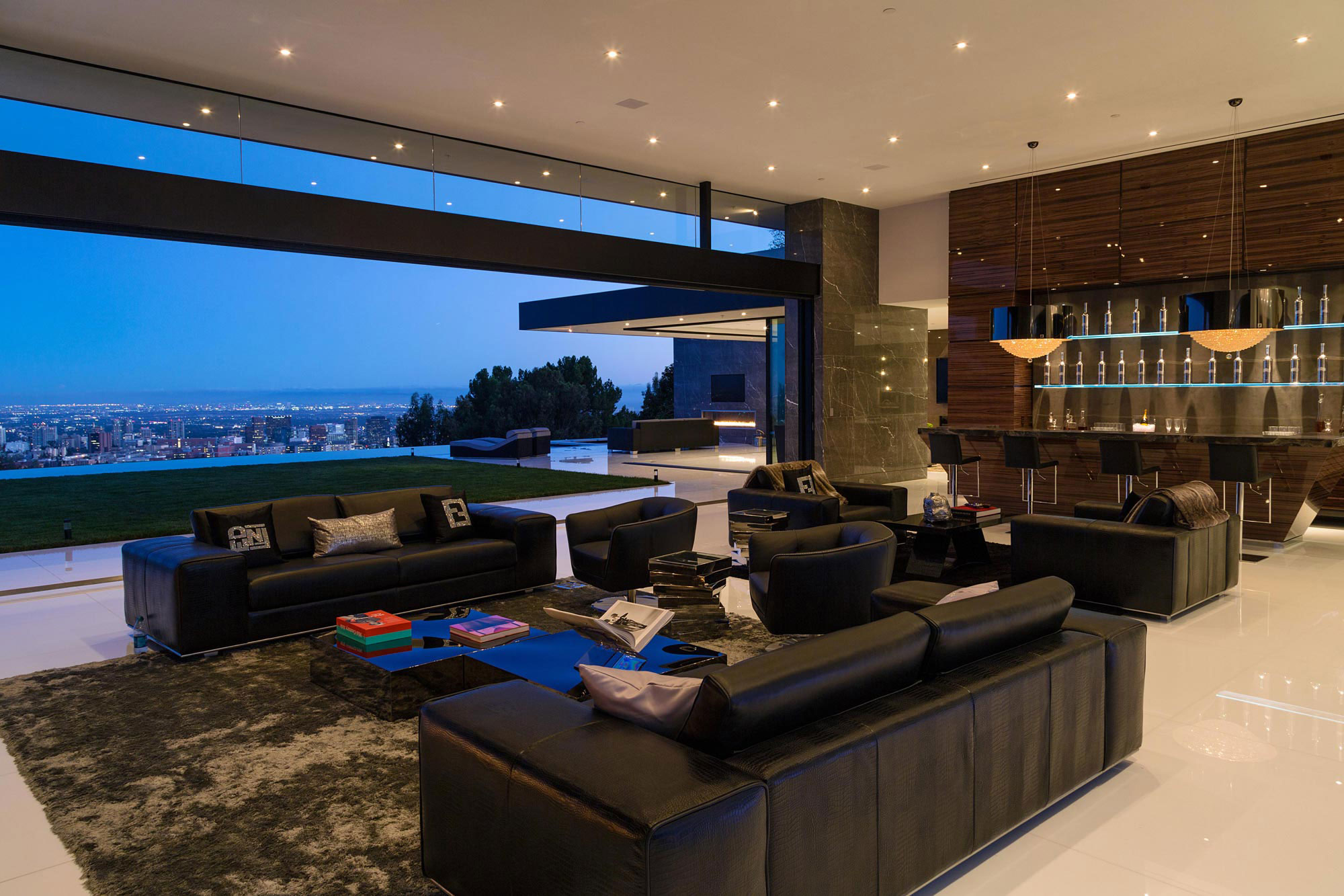 A Luxurious Contemporary Home with Dramatic and Stunning Interiors in Bel Air by McClean Design (36)