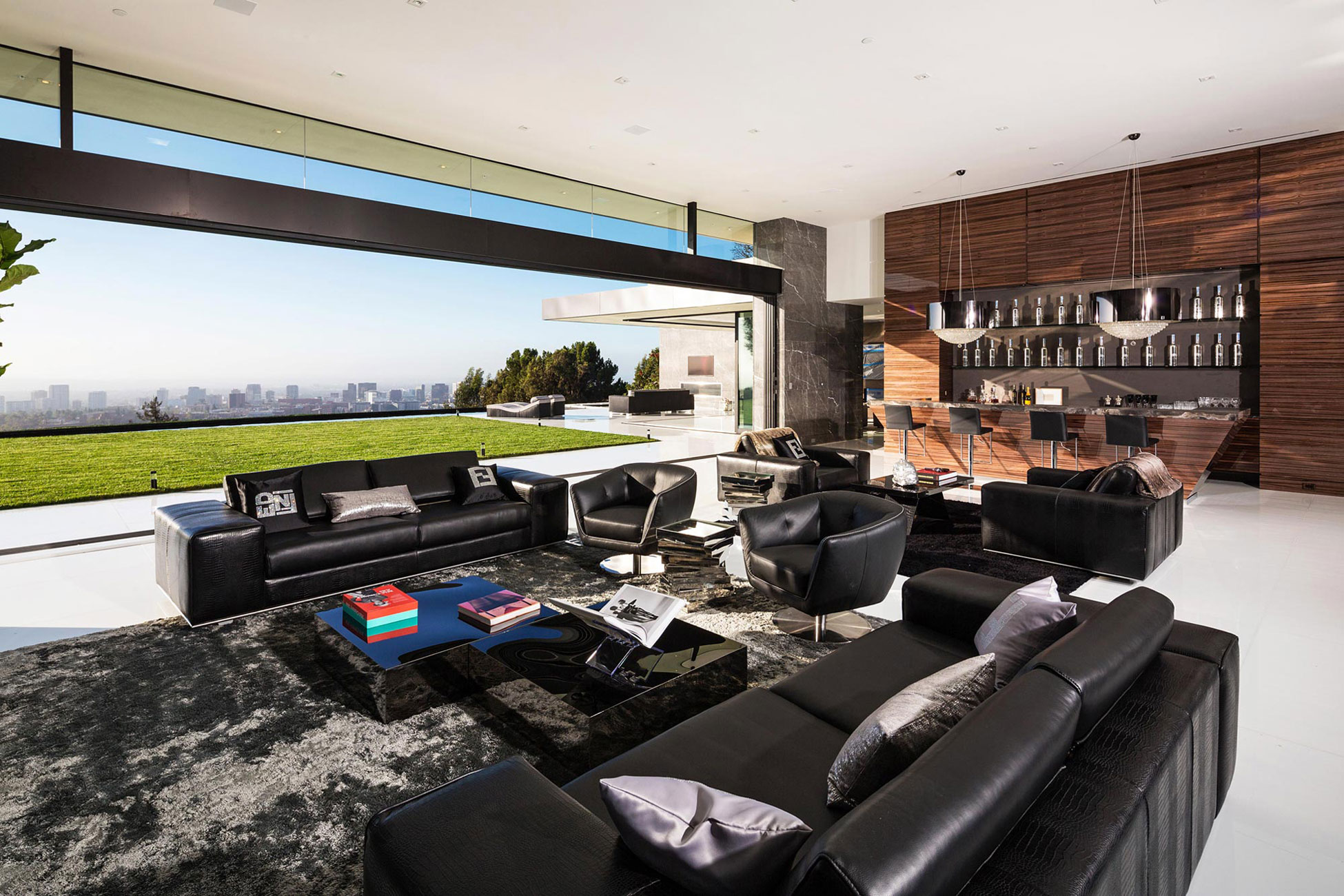 A Luxurious Contemporary Home with Dramatic and Stunning Interiors in Bel Air by McClean Design (4)