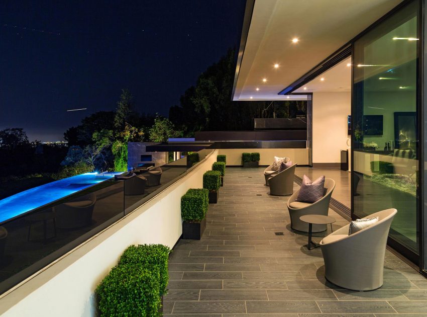 A Luxurious Contemporary Home with Dramatic and Stunning Interiors in Bel Air by McClean Design (40)