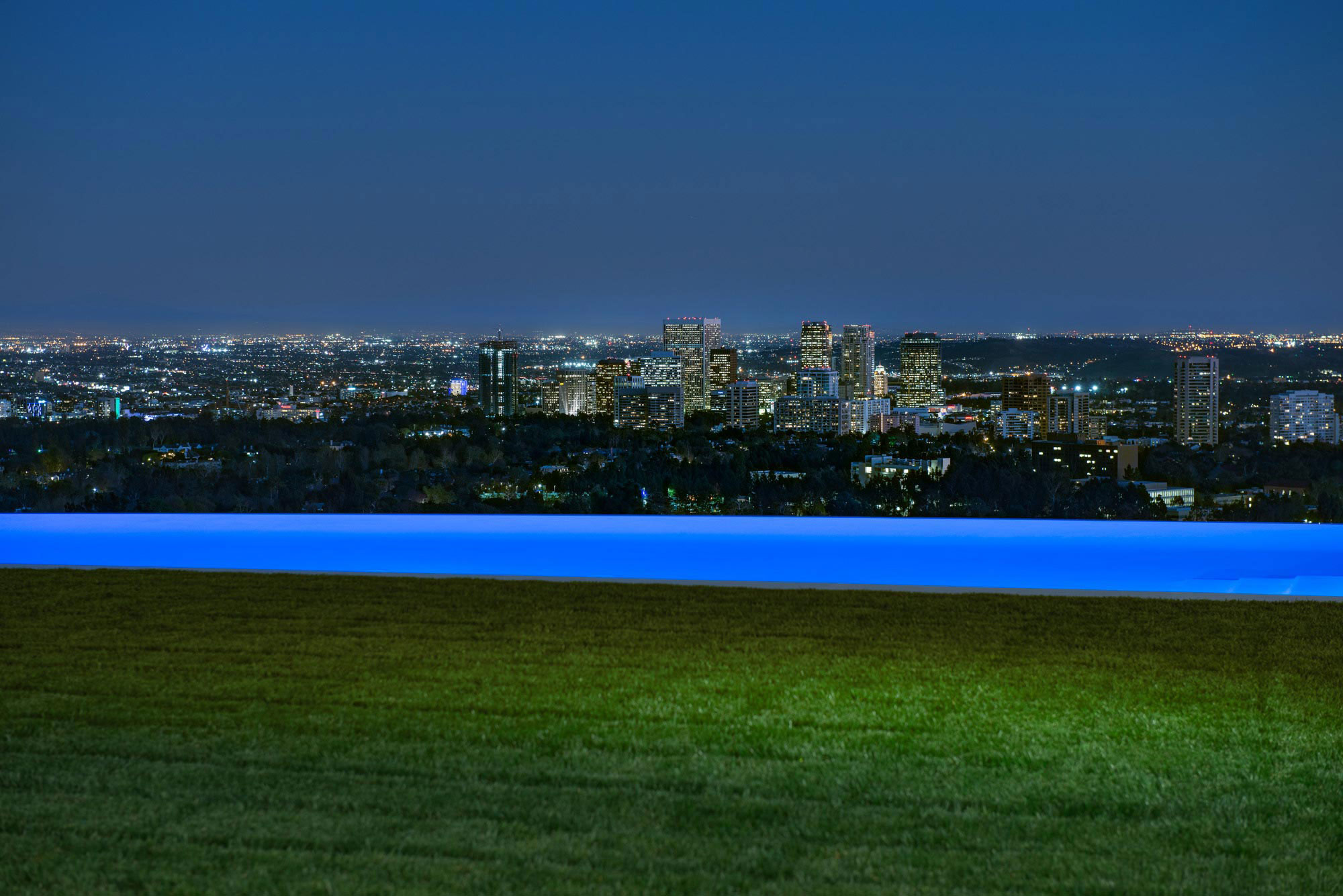 A Luxurious Contemporary Home with Dramatic and Stunning Interiors in Bel Air by McClean Design (41)