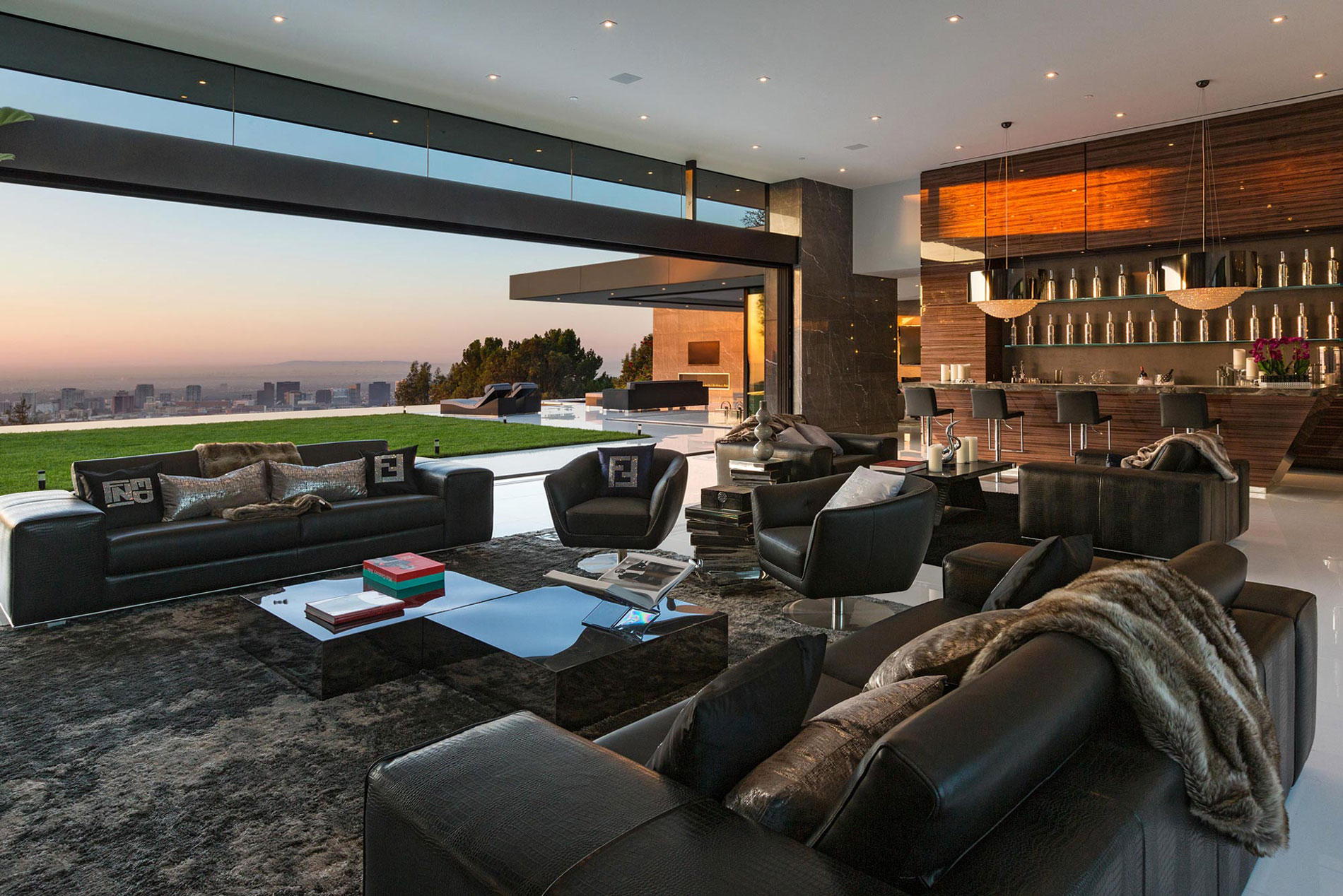 A Luxurious Contemporary Home with Dramatic and Stunning Interiors in Bel Air by McClean Design (5)