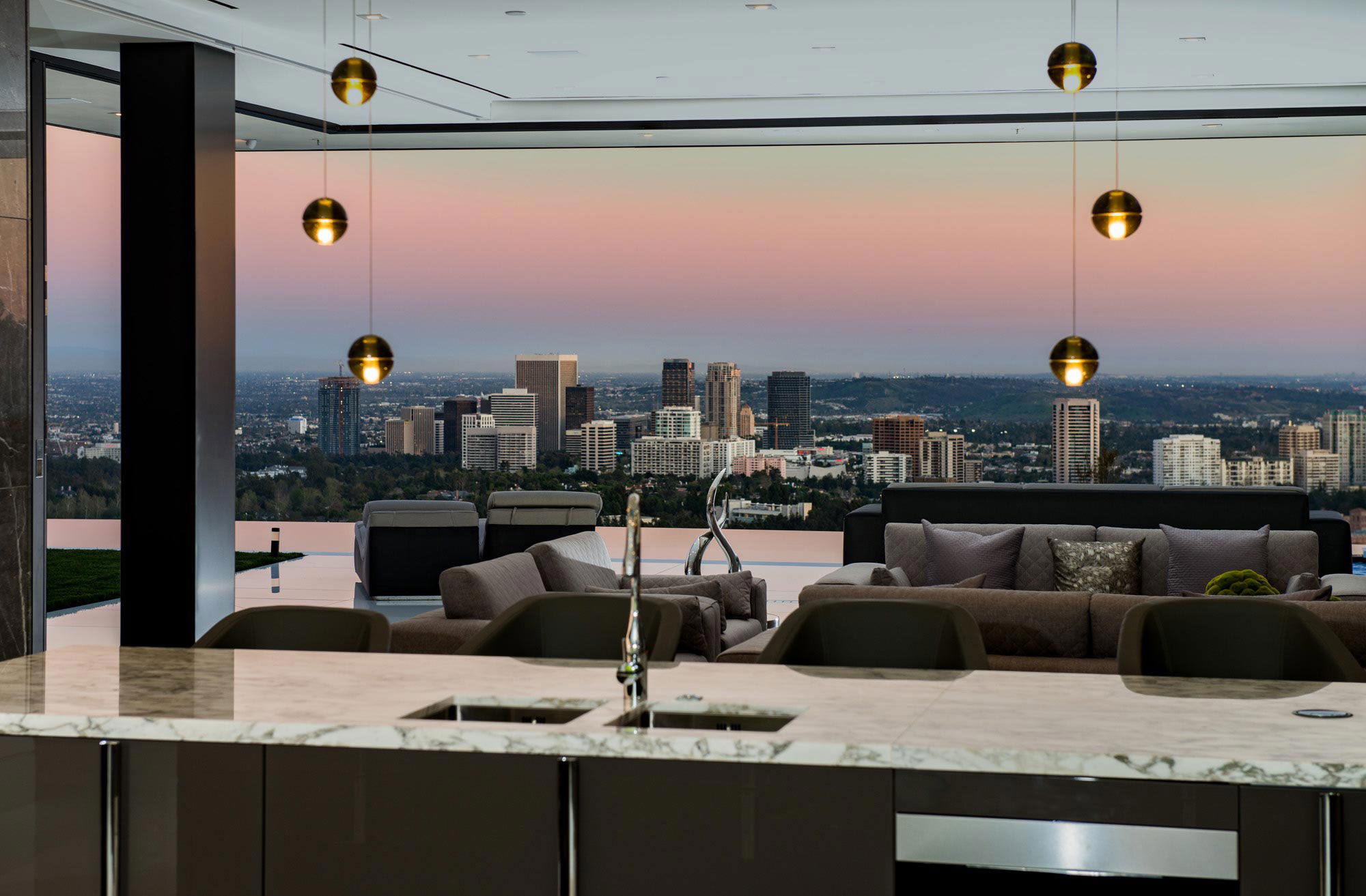 A Luxurious Contemporary Home with Dramatic and Stunning Interiors in Bel Air by McClean Design (6)