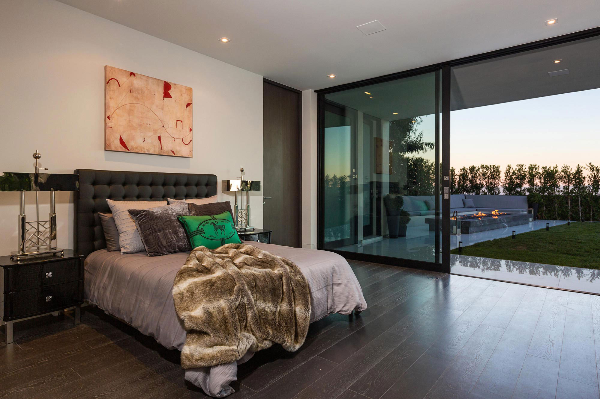 A Luxurious Contemporary Home with Dramatic and Stunning Interiors in Bel Air by McClean Design (8)