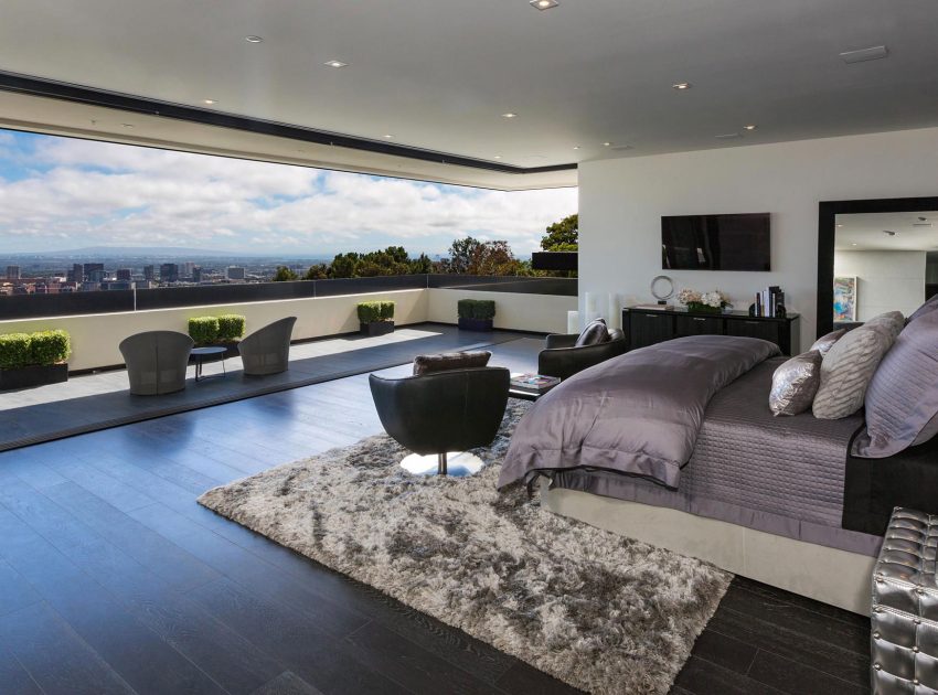 A Luxurious Contemporary Home with Dramatic and Stunning Interiors in Bel Air by McClean Design (9)