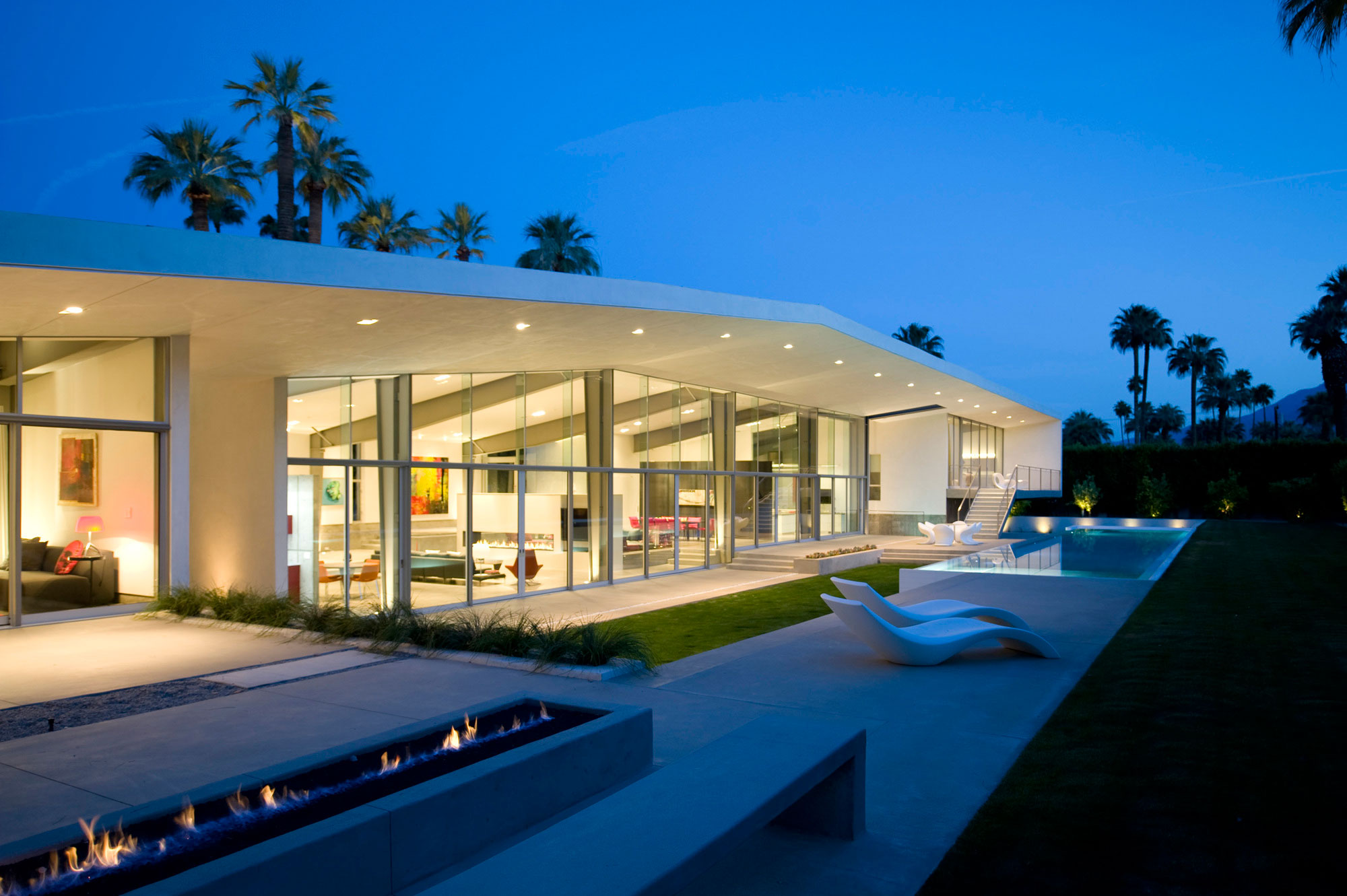 A Luxurious and Elegant Modern Home with Beautiful Views in Palm Springs, California by Sander Architects (14)