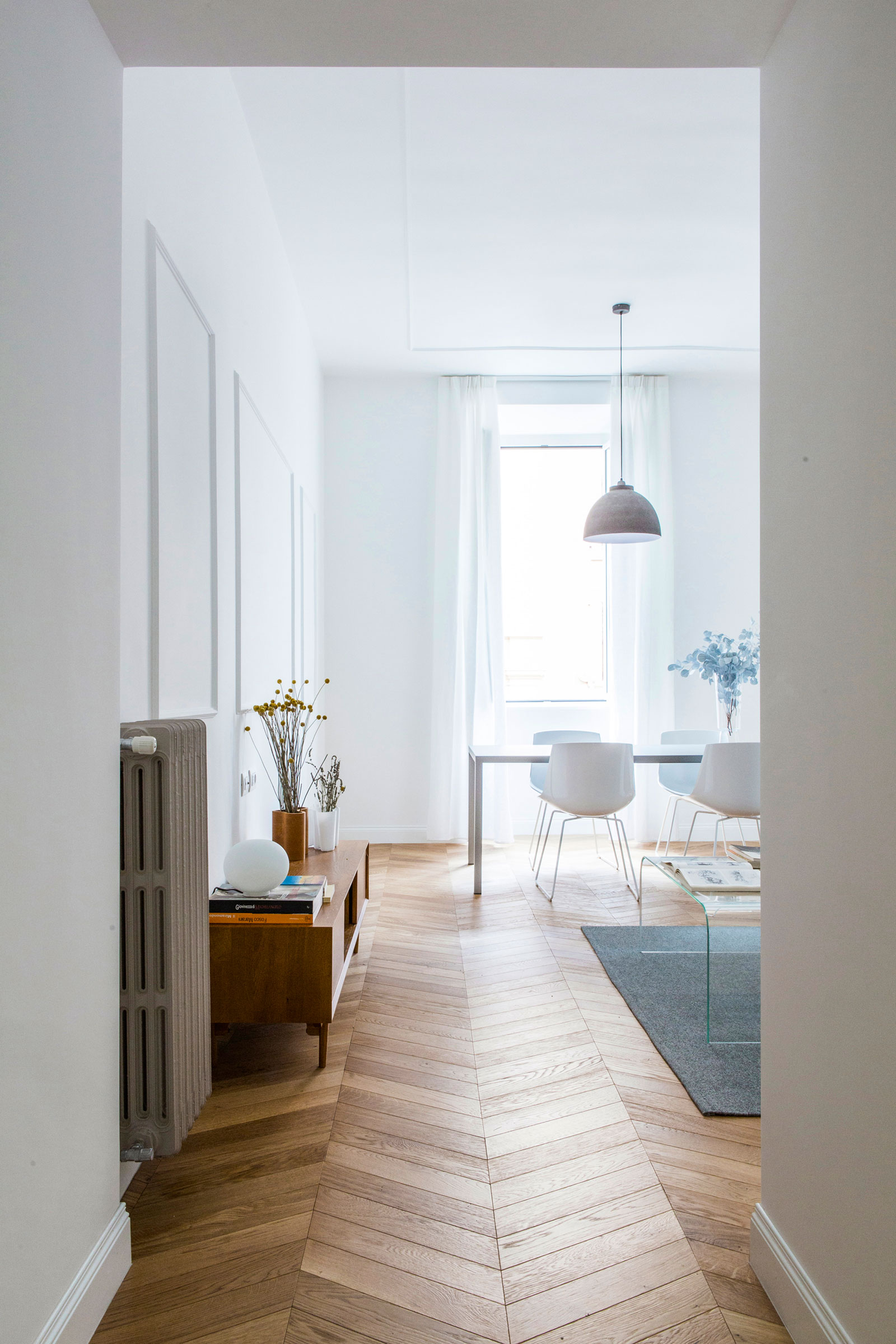 A Minimalist Home Made with Elegance and Shades of White in Rome by Filippo Bombace Architect (2)