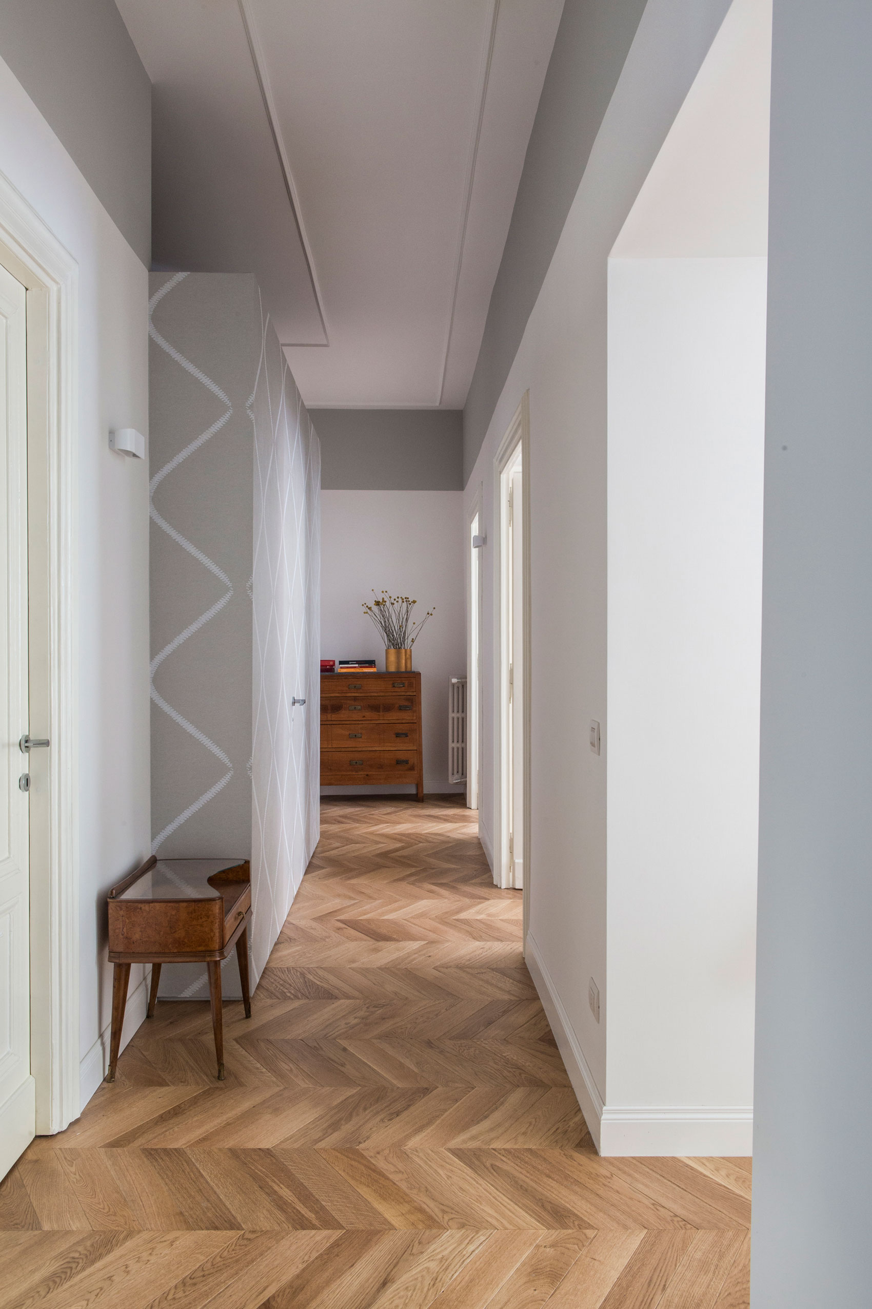 A Minimalist Home Made with Elegance and Shades of White in Rome by Filippo Bombace Architect (3)