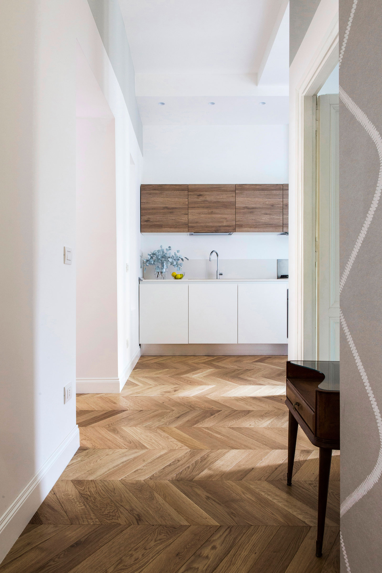 A Minimalist Home Made with Elegance and Shades of White in Rome by Filippo Bombace Architect (5)