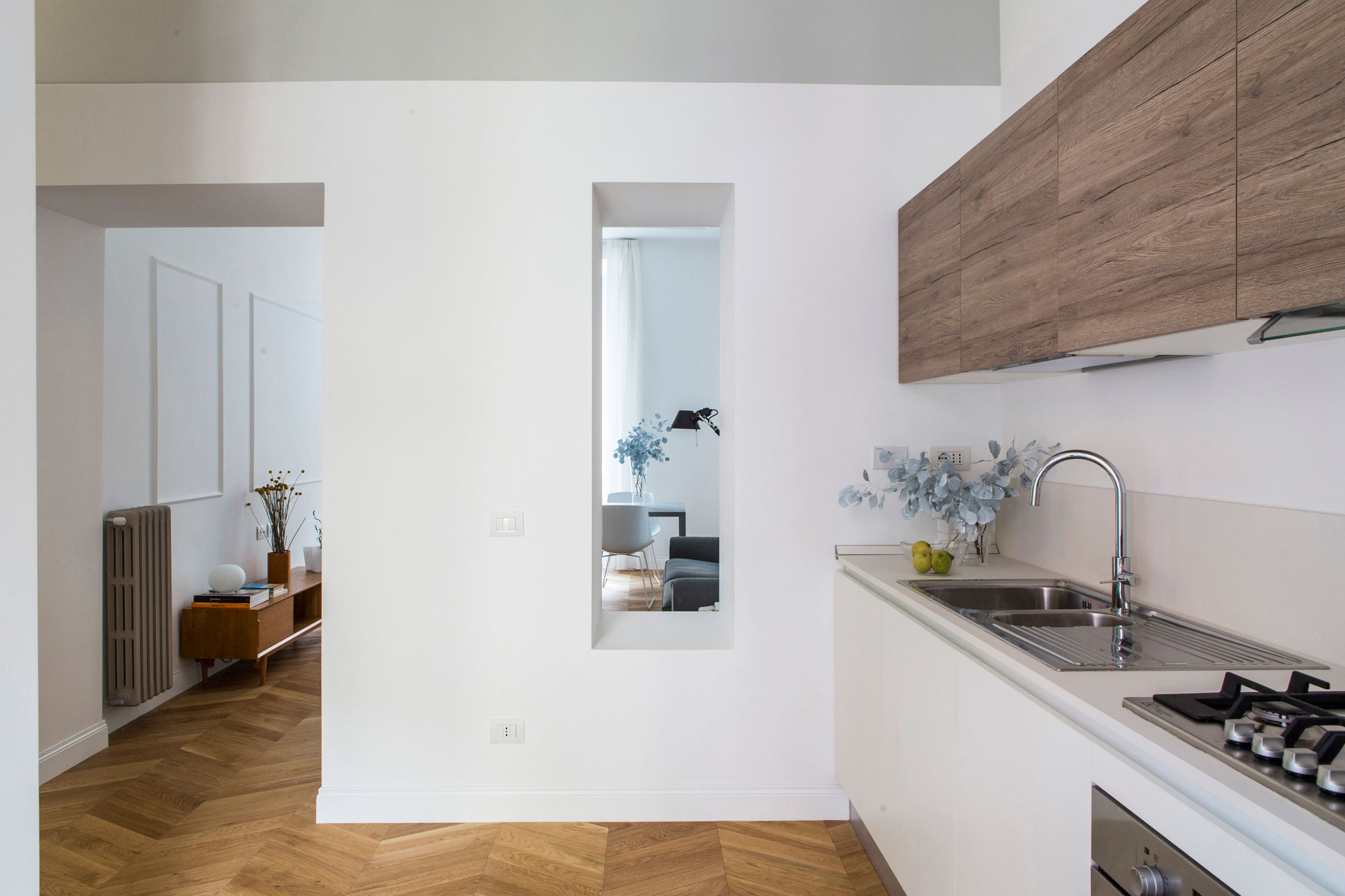 A Minimalist Home Made with Elegance and Shades of White in Rome by Filippo Bombace Architect (6)