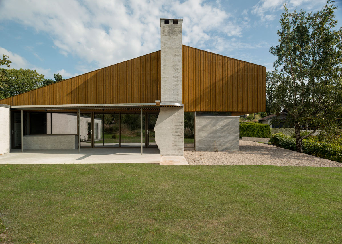 A Modern Home for a Retired Couple Surrounded by the Forests of Grimstad, Norway by Schjelderup Trondahl Architects (1)