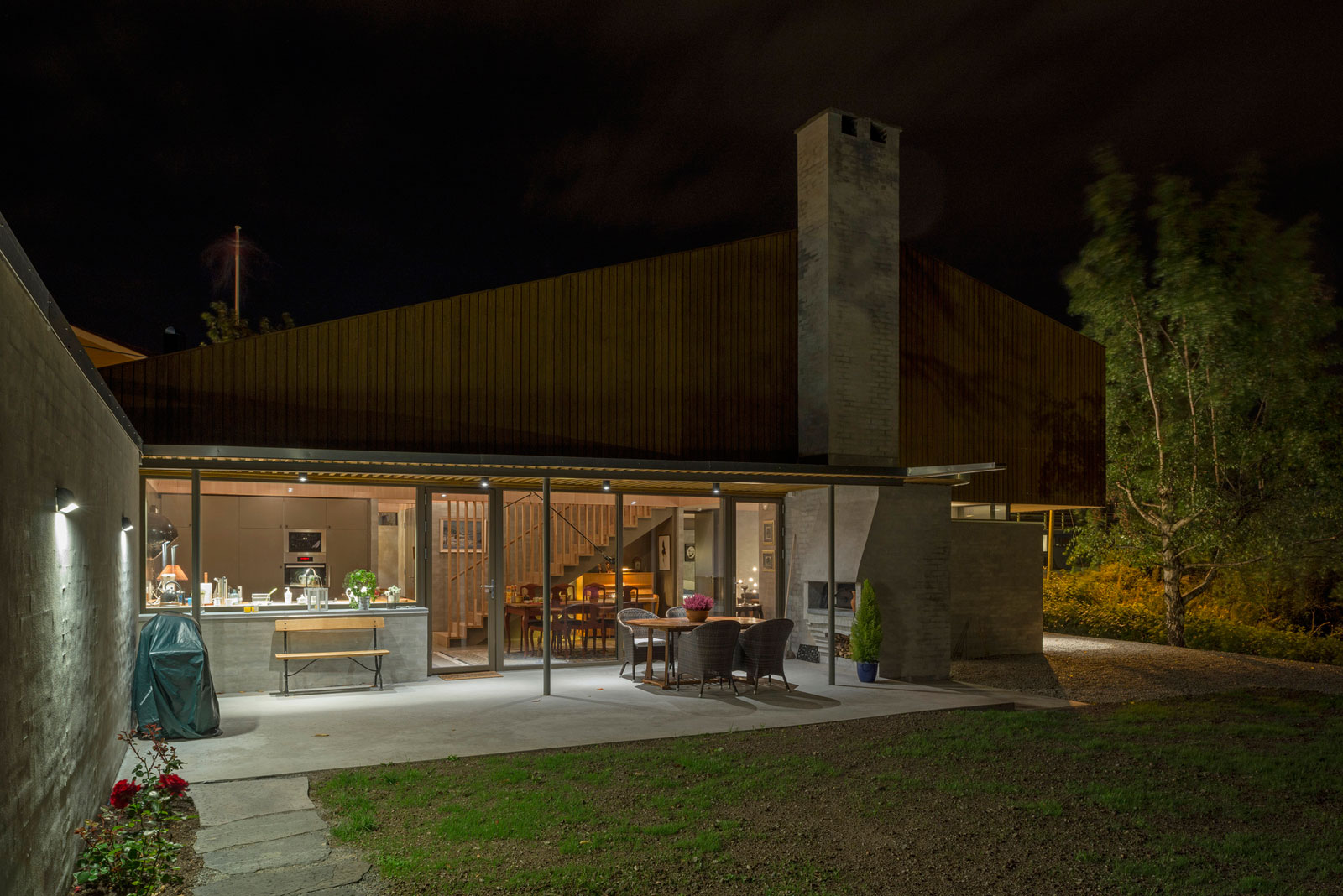 A Modern Home for a Retired Couple Surrounded by the Forests of Grimstad, Norway by Schjelderup Trondahl Architects (15)