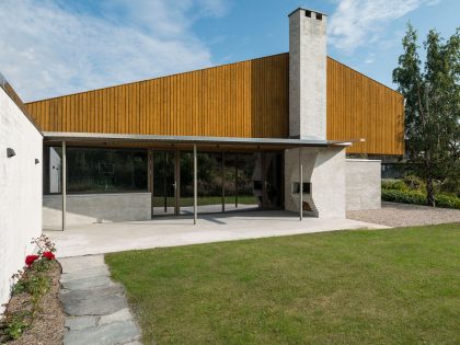 A Modern Home for a Retired Couple Surrounded by the Forests of Grimstad, Norway by Schjelderup Trondahl Architects (2)