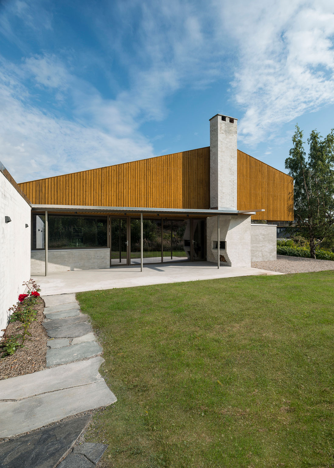 A Modern Home for a Retired Couple Surrounded by the Forests of Grimstad, Norway by Schjelderup Trondahl Architects (2)