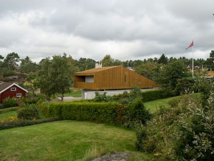 A Modern Home for a Retired Couple Surrounded by the Forests of Grimstad, Norway by Schjelderup Trondahl Architects (4)