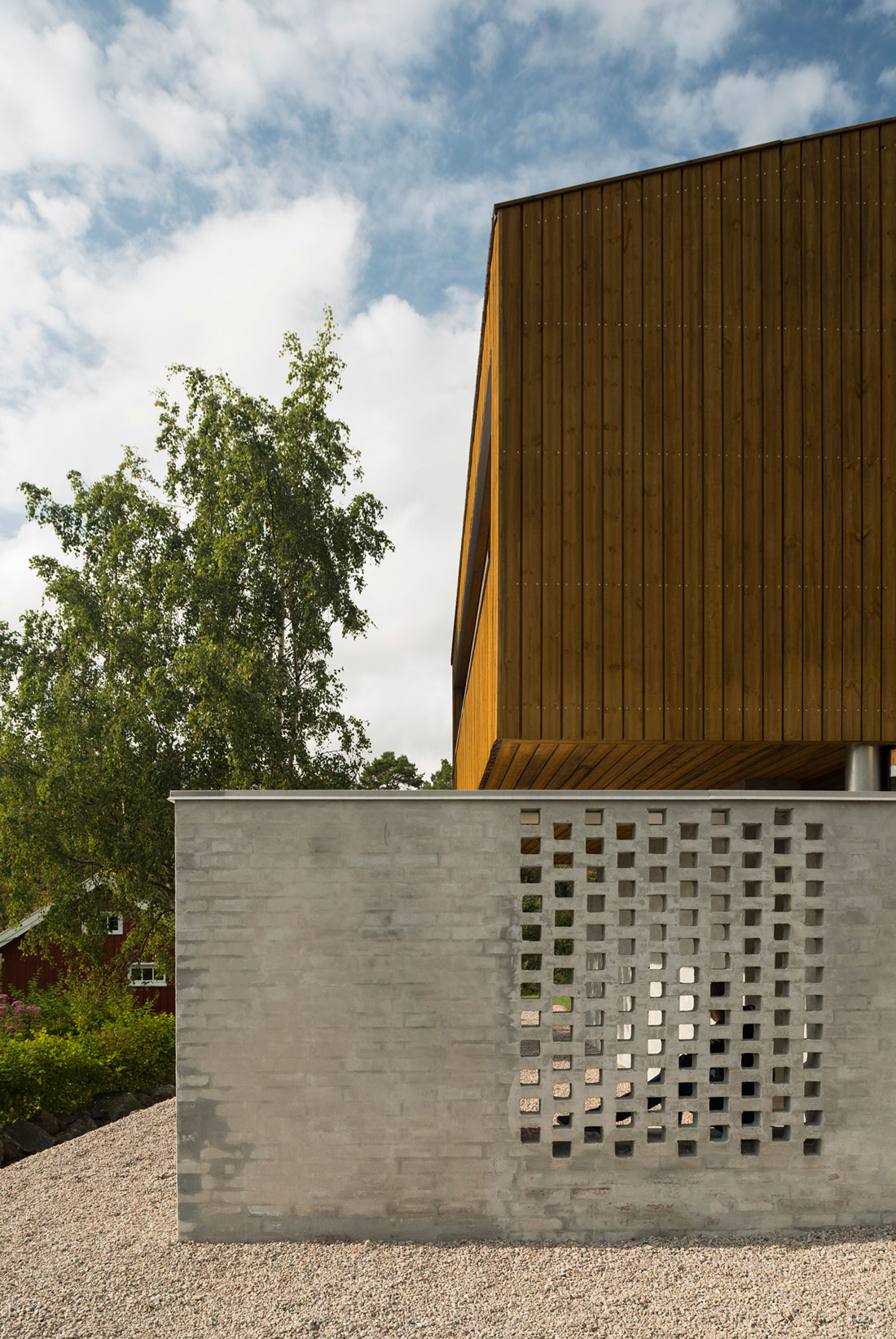 A Modern Home for a Retired Couple Surrounded by the Forests of Grimstad, Norway by Schjelderup Trondahl Architects (6)