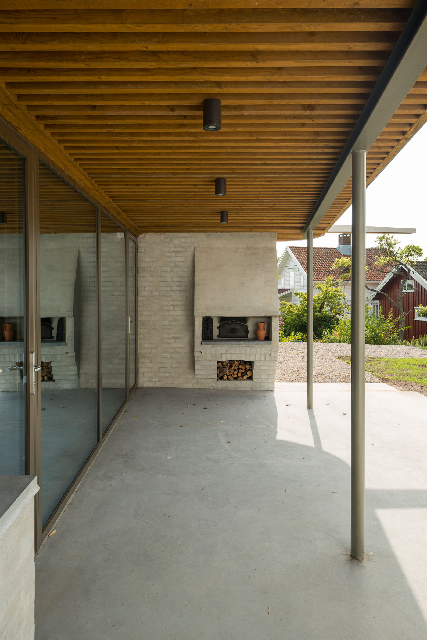 A Modern Home for a Retired Couple Surrounded by the Forests of Grimstad, Norway by Schjelderup Trondahl Architects (8)