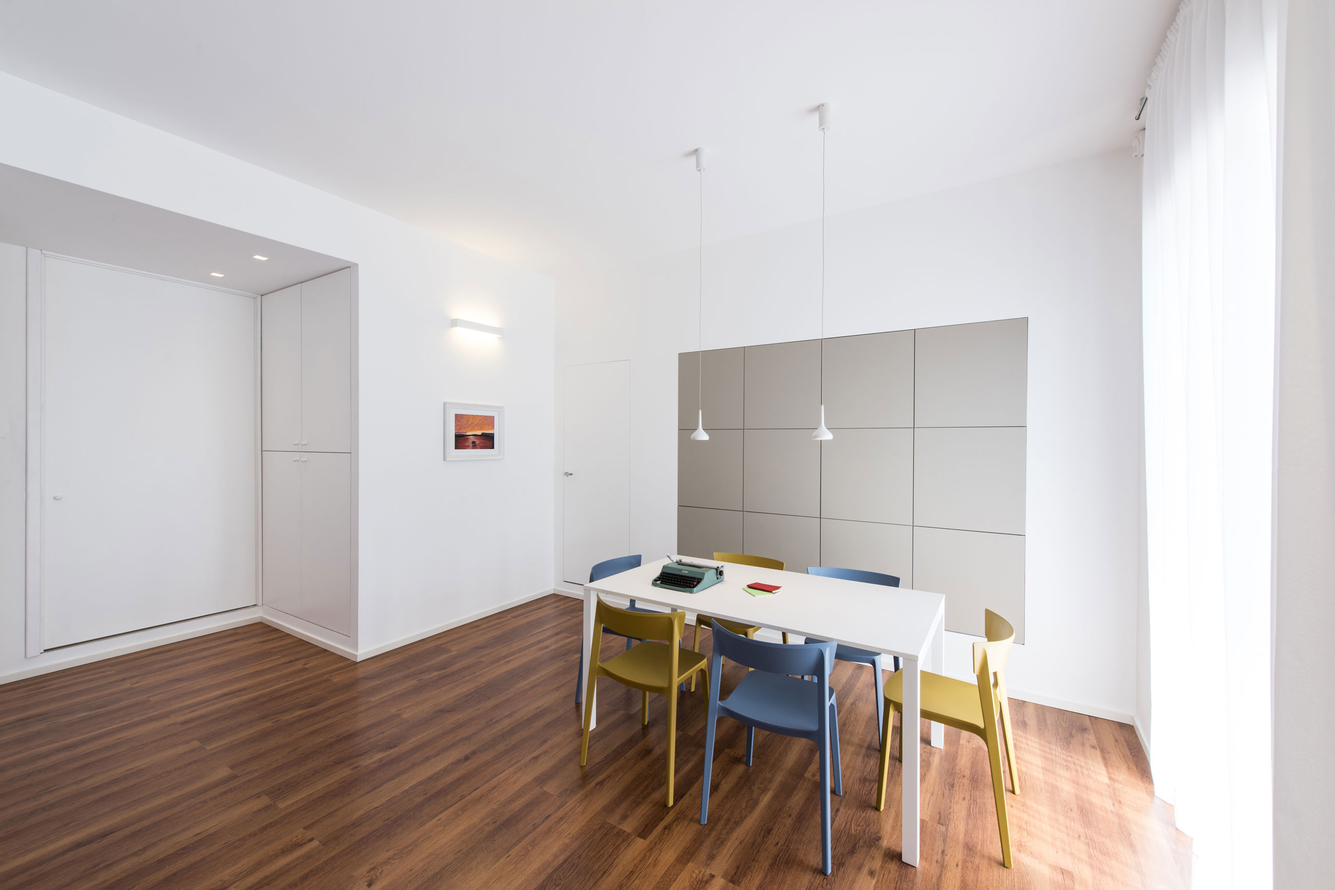 A Charming Modern Apartment with an Elegant and Bright Decor in Syracuse, Italy by Alessandro Ferro (10)