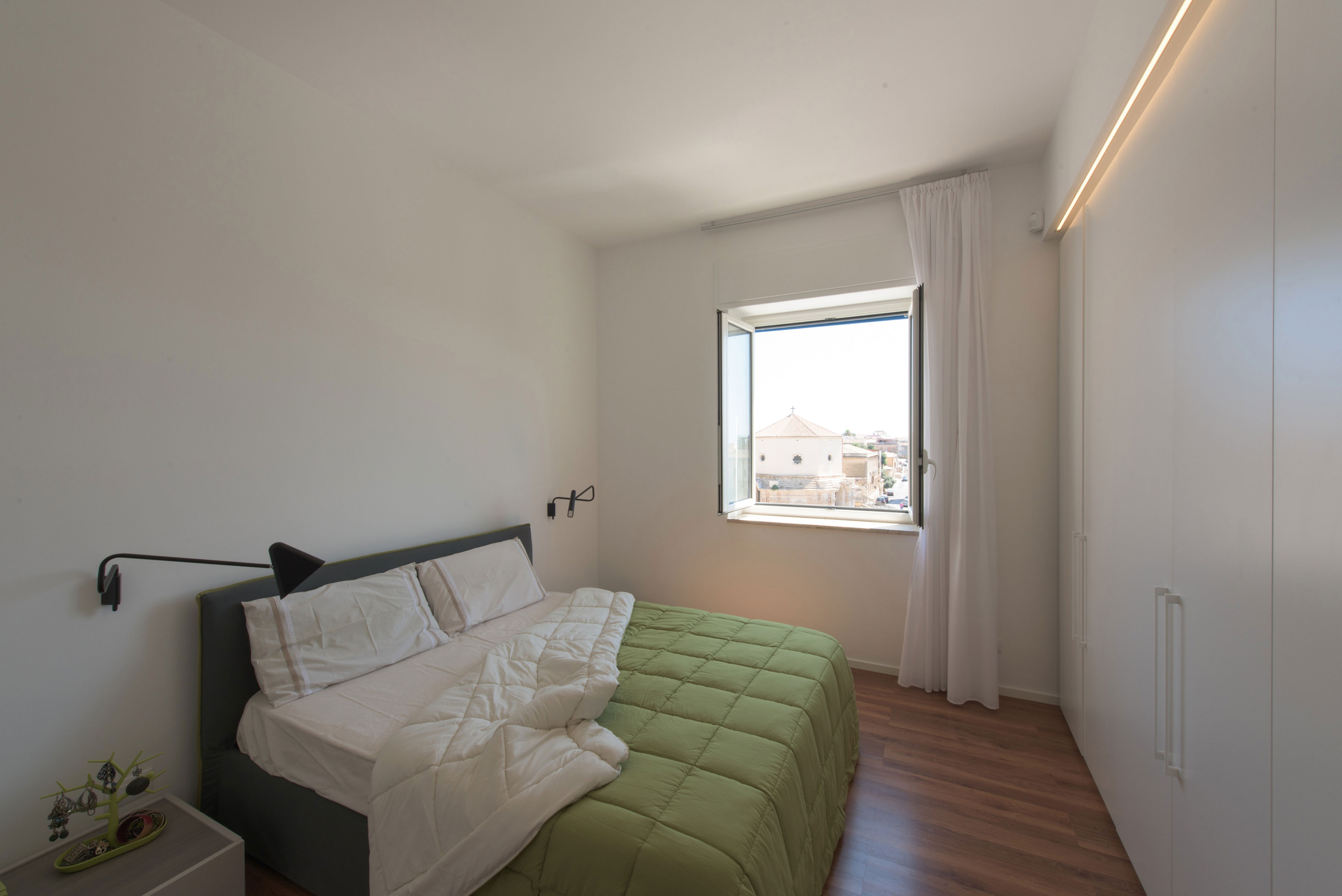 A Charming Modern Apartment with an Elegant and Bright Decor in Syracuse, Italy by Alessandro Ferro (13)