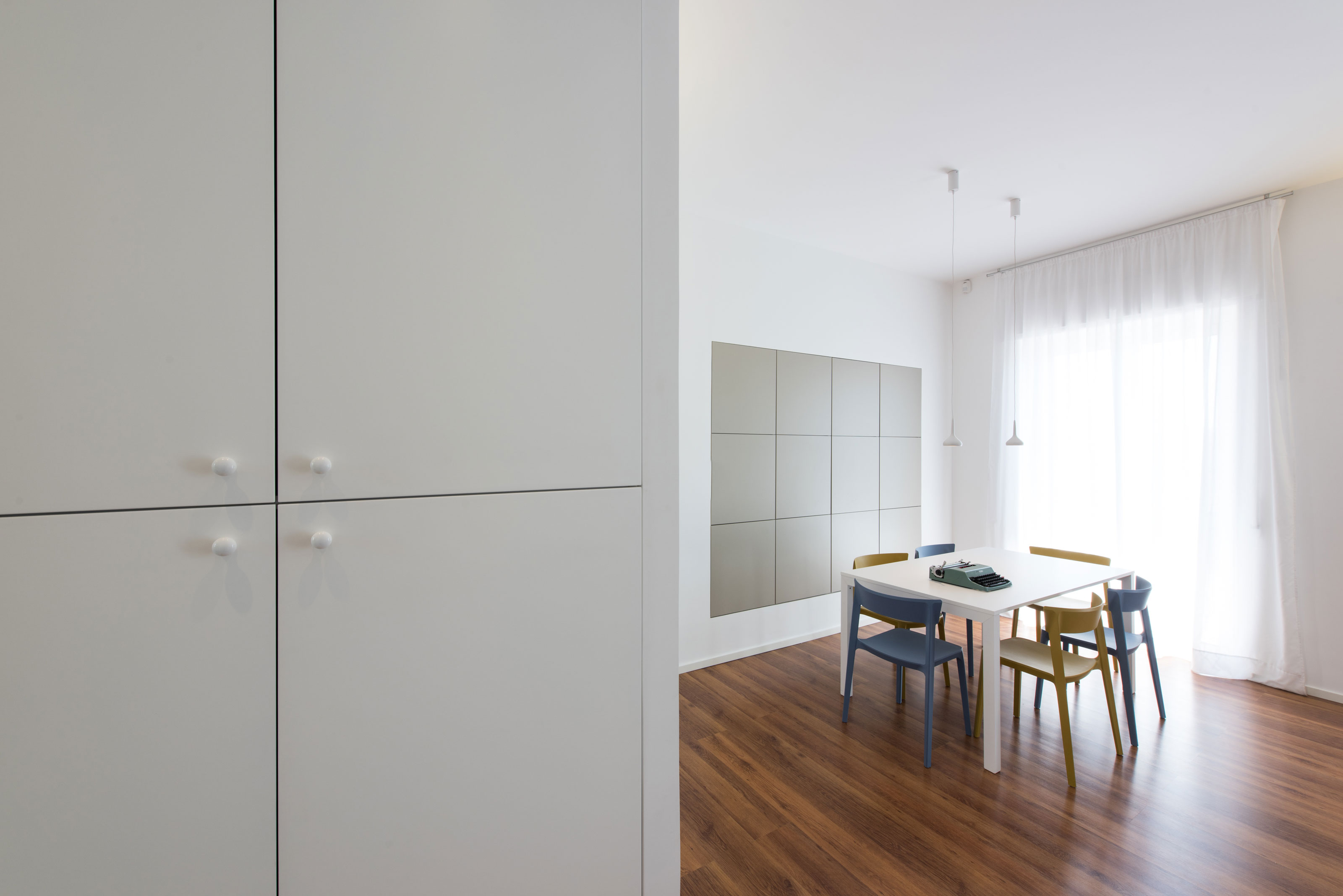 A Charming Modern Apartment with an Elegant and Bright Decor in Syracuse, Italy by Alessandro Ferro (3)