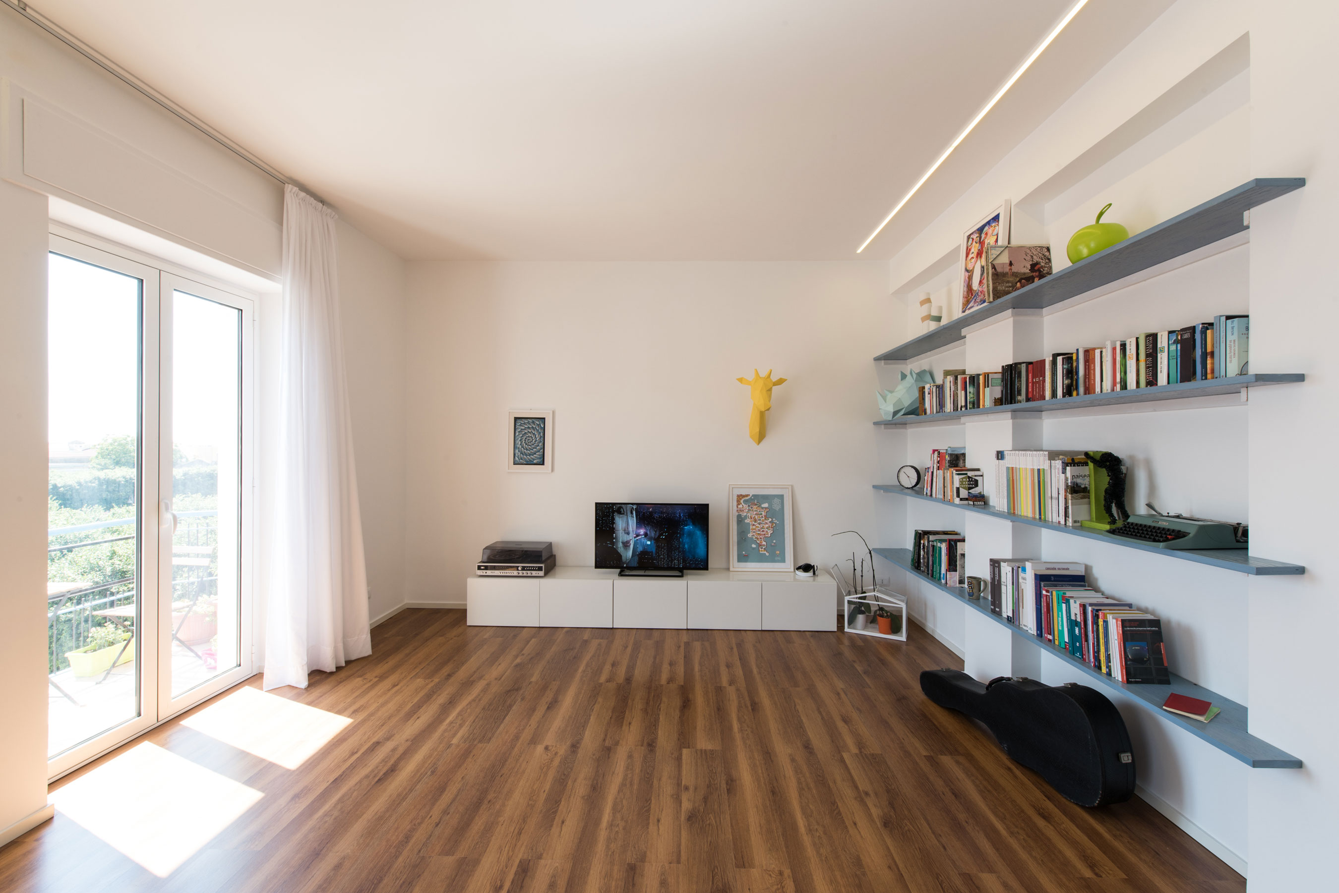 A Charming Modern Apartment with an Elegant and Bright Decor in Syracuse, Italy by Alessandro Ferro (4)