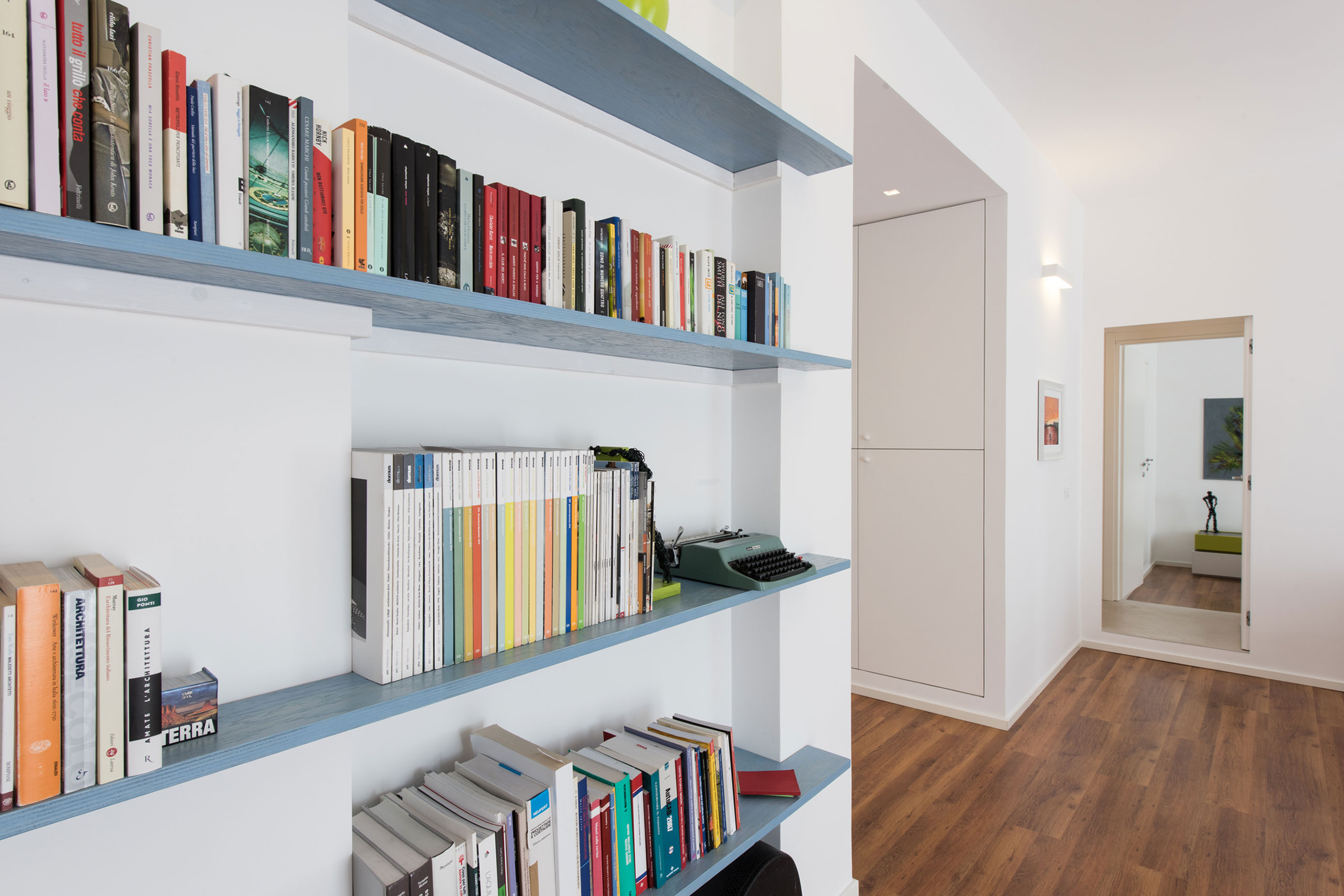 A Charming Modern Apartment with an Elegant and Bright Decor in Syracuse, Italy by Alessandro Ferro (6)