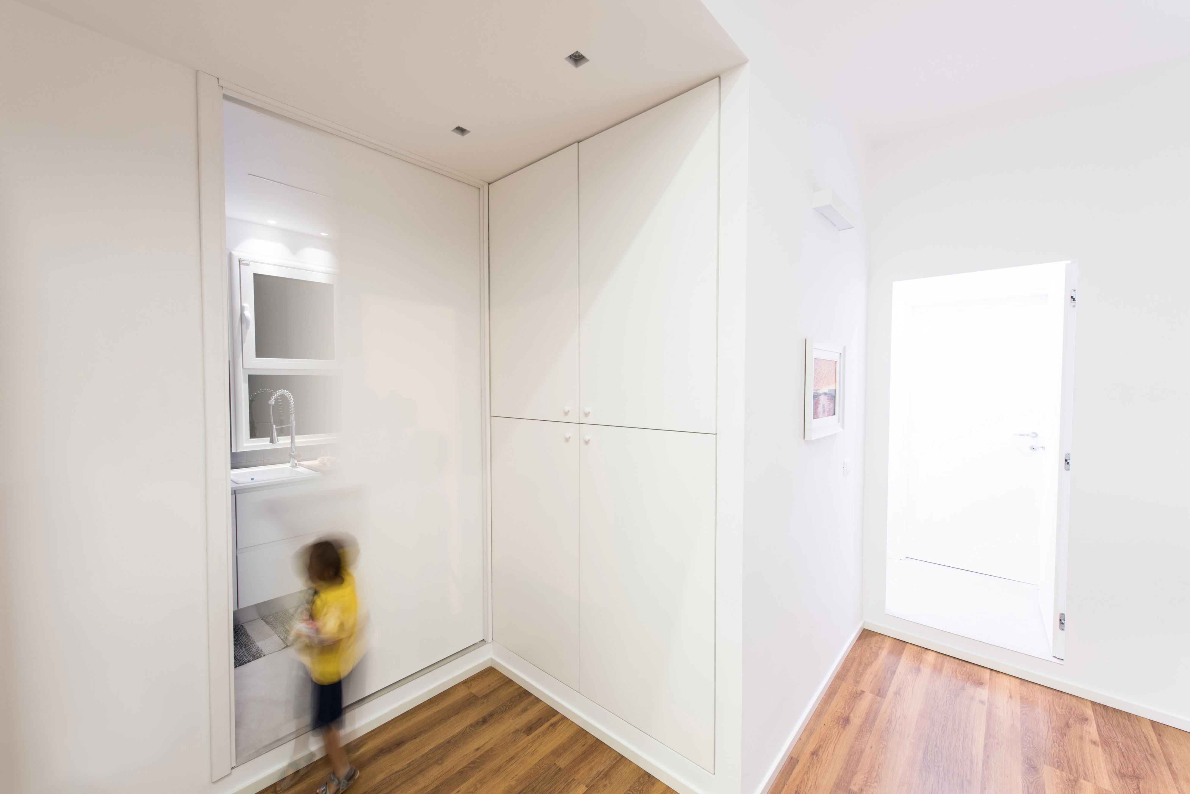 A Charming Modern Apartment with an Elegant and Bright Decor in Syracuse, Italy by Alessandro Ferro (8)
