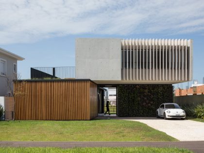 A Modern and Elegant House Made of Wood and Concrete Materials in Xangri-Lá, Brazil by Arquitetura Nacional (1)