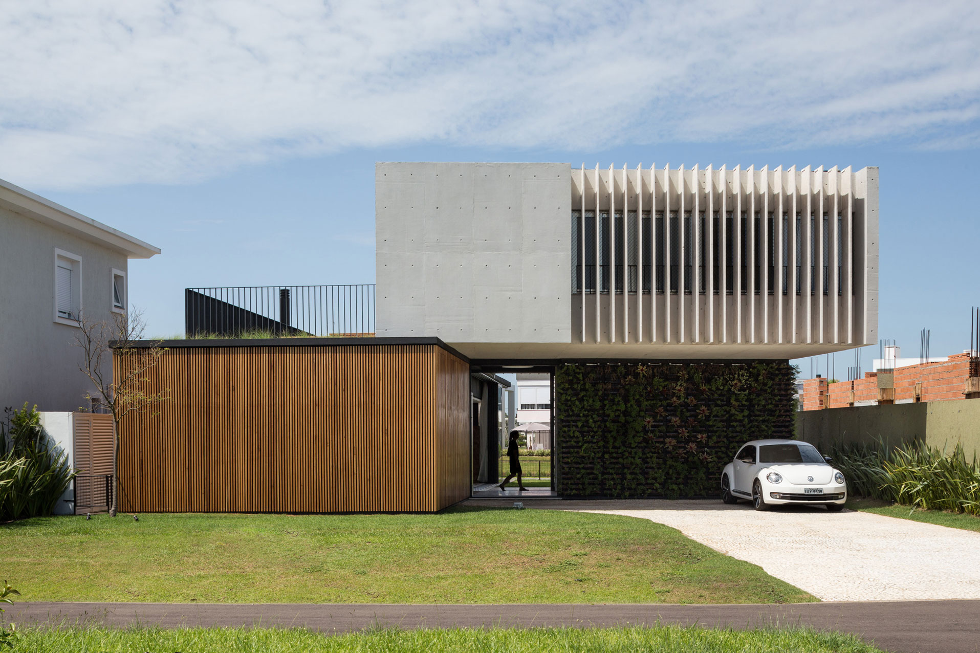 A Modern and Elegant House Made of Wood and Concrete Materials in Xangri-Lá, Brazil by Arquitetura Nacional (1)