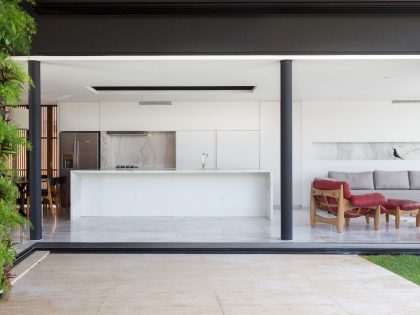 A Modern and Elegant House Made of Wood and Concrete Materials in Xangri-Lá, Brazil by Arquitetura Nacional (12)