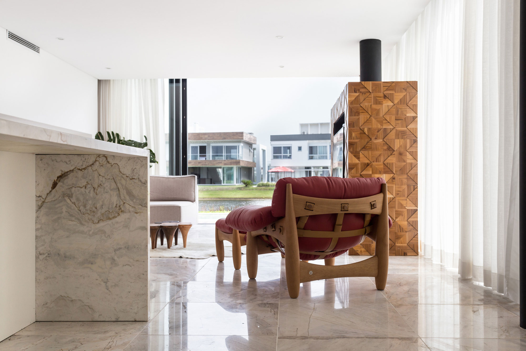 A Modern and Elegant House Made of Wood and Concrete Materials in Xangri-Lá, Brazil by Arquitetura Nacional (13)