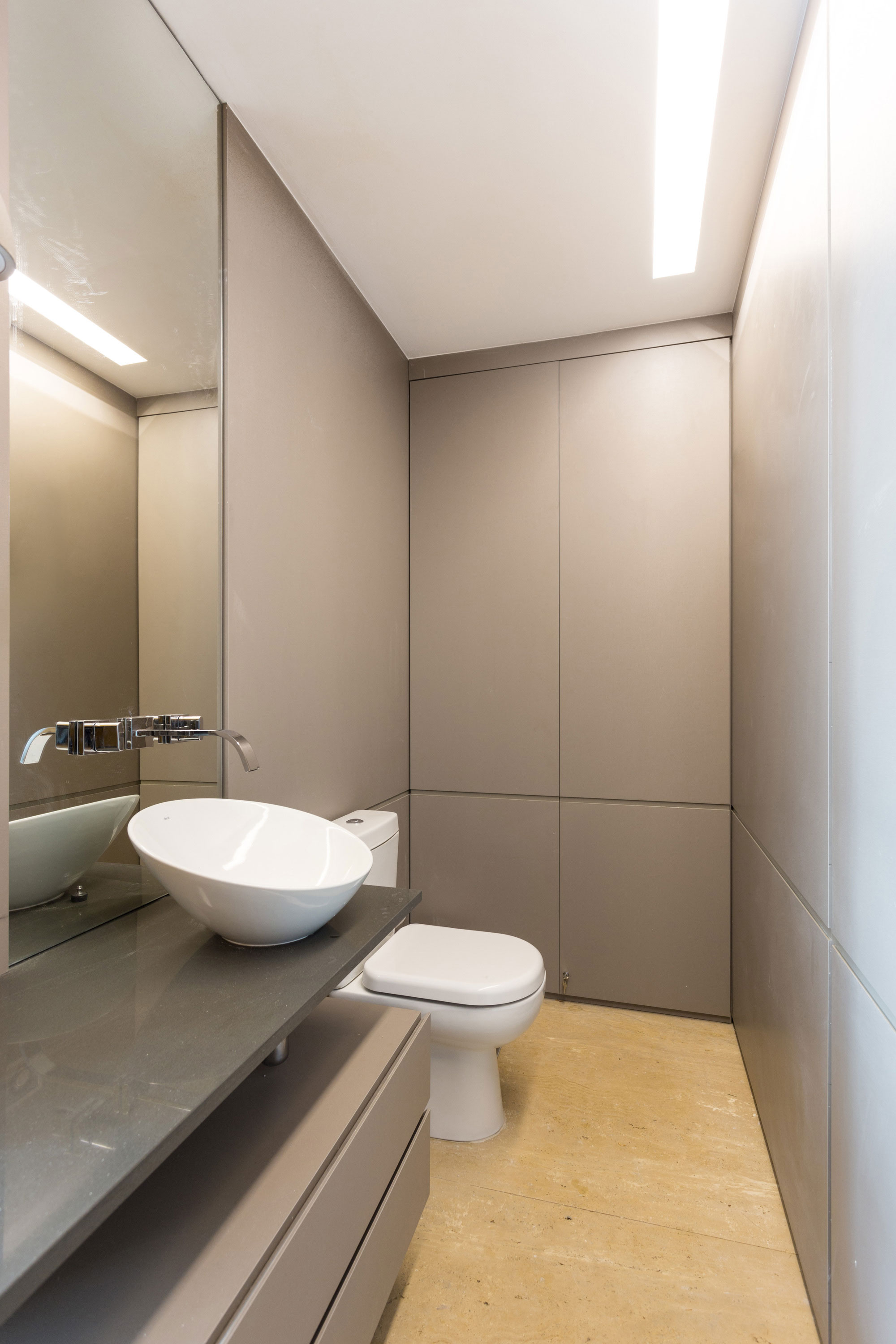 A Modern and Elegant House Made of Wood and Concrete Materials in Xangri-Lá, Brazil by Arquitetura Nacional (18)