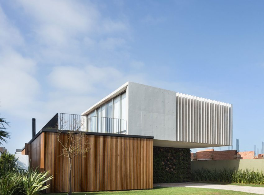 A Modern and Elegant House Made of Wood and Concrete Materials in Xangri-Lá, Brazil by Arquitetura Nacional (2)