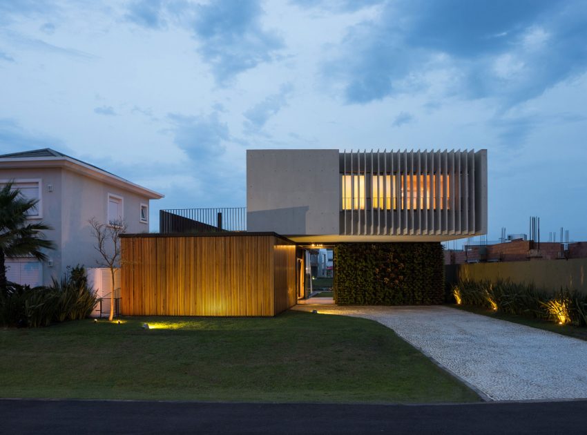 A Modern and Elegant House Made of Wood and Concrete Materials in Xangri-Lá, Brazil by Arquitetura Nacional (21)