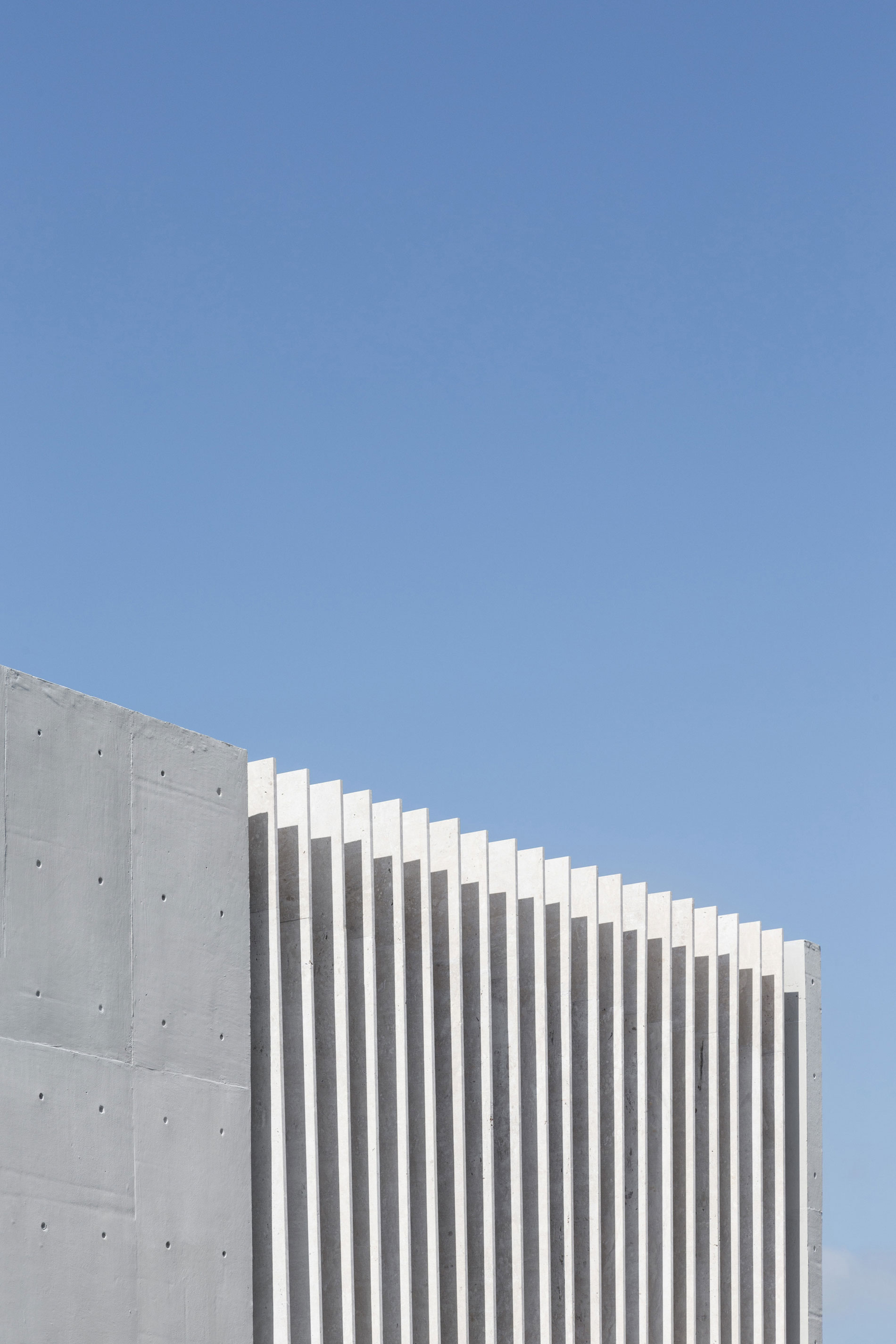 A Modern and Elegant House Made of Wood and Concrete Materials in Xangri-Lá, Brazil by Arquitetura Nacional (4)