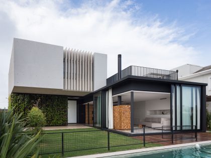 A Modern and Elegant House Made of Wood and Concrete Materials in Xangri-Lá, Brazil by Arquitetura Nacional (6)