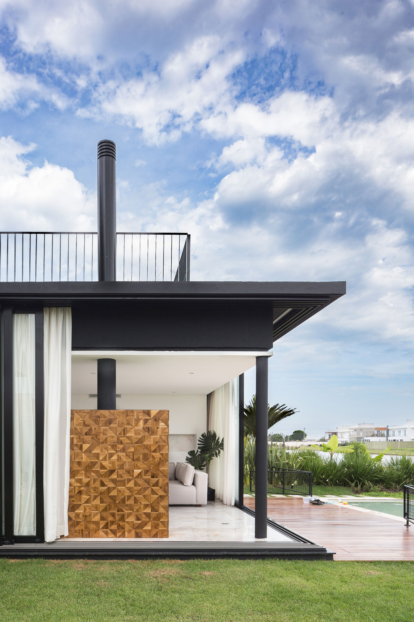 A Modern and Elegant House Made of Wood and Concrete Materials in Xangri-Lá, Brazil by Arquitetura Nacional (7)