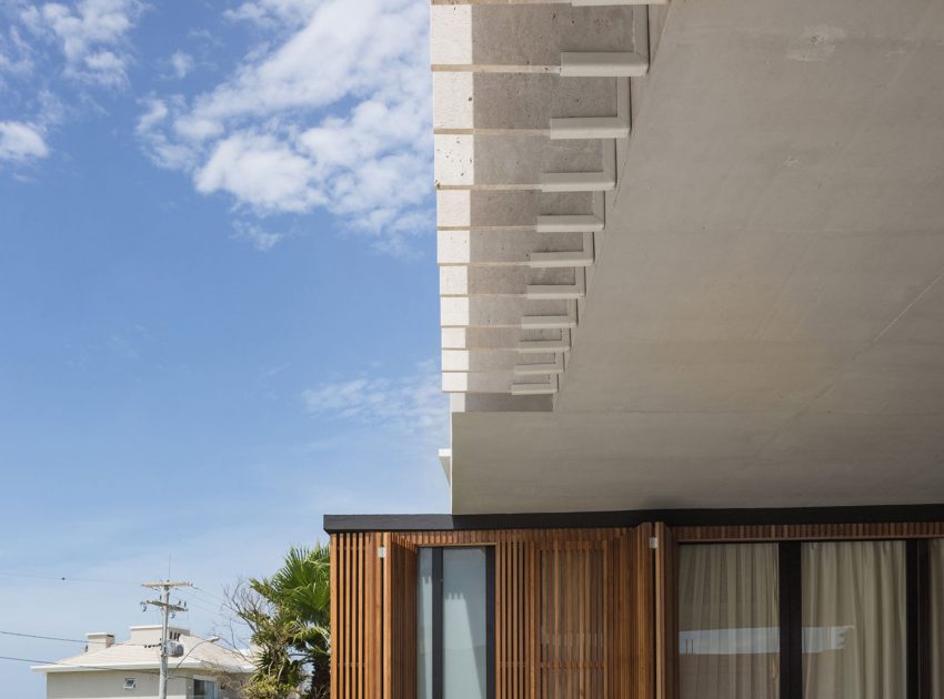 A Modern and Elegant House Made of Wood and Concrete Materials in Xangri-Lá, Brazil by Arquitetura Nacional (9)