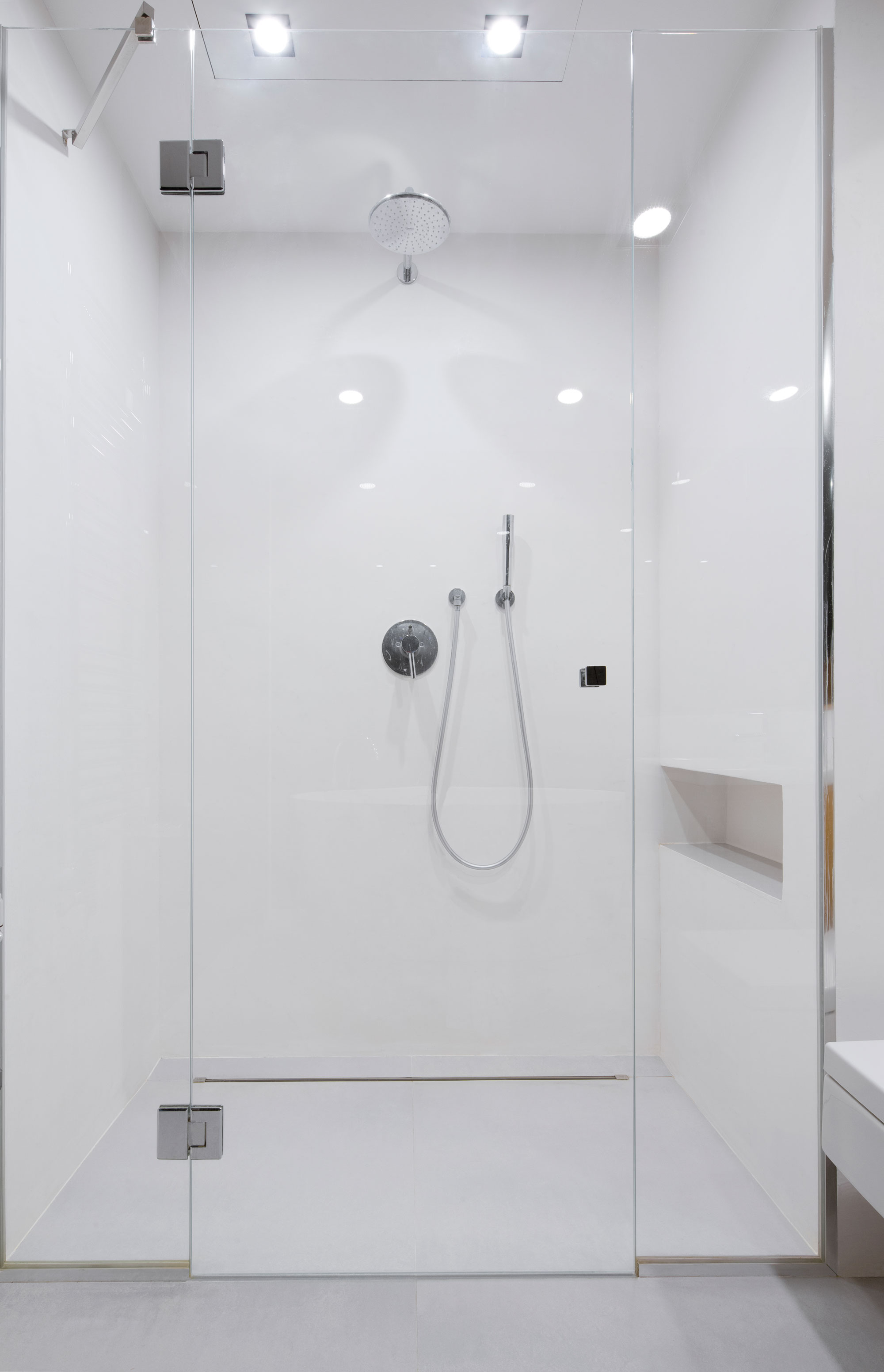 A Modern and Minimalist Apartment with Clean and Elegant Interiors in Poland by Hola Design (14)