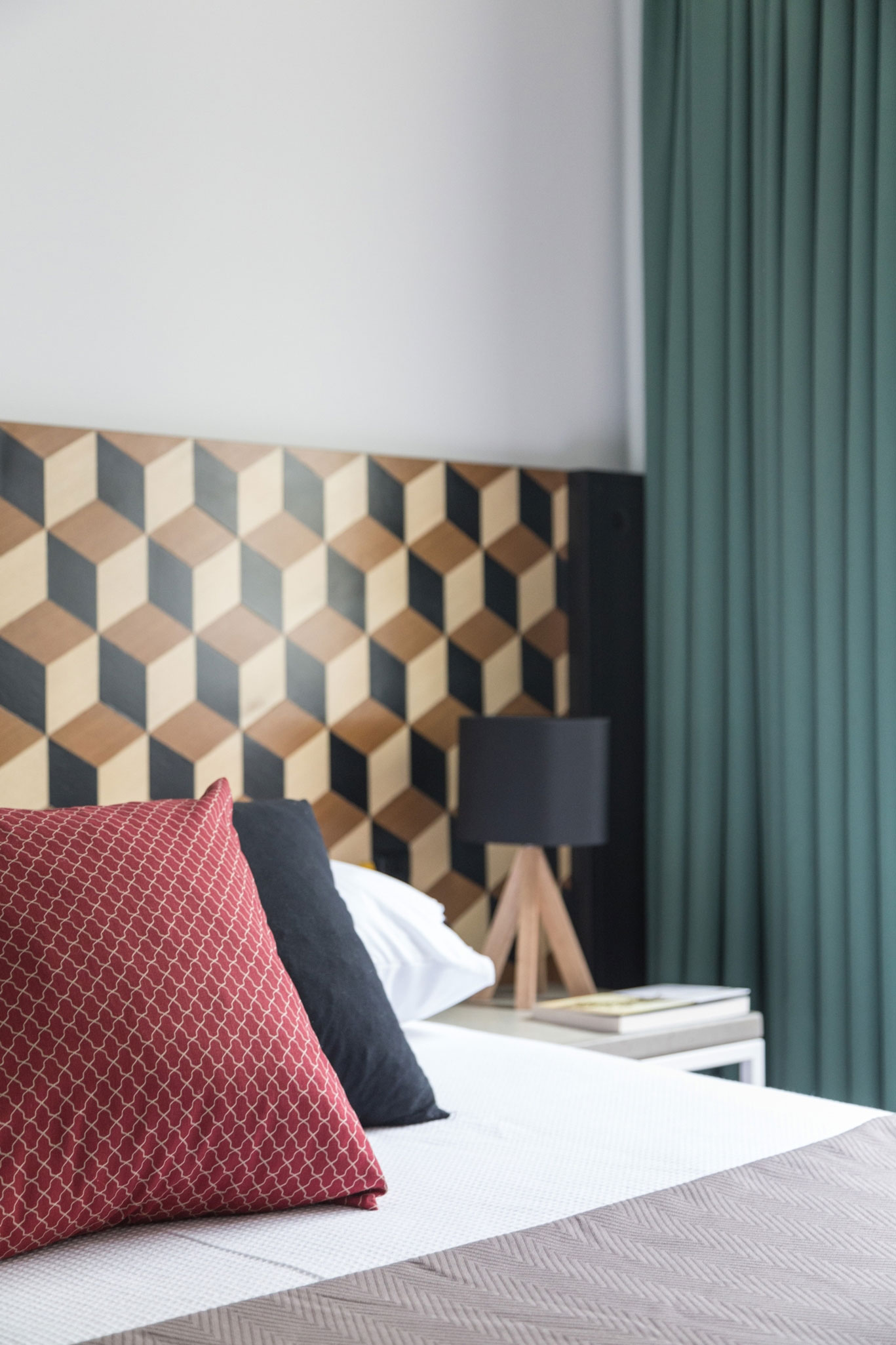 A Modern and Small Apartment for a Young Couple in Porto Alegre, Brazil by Renata Ramos (13)