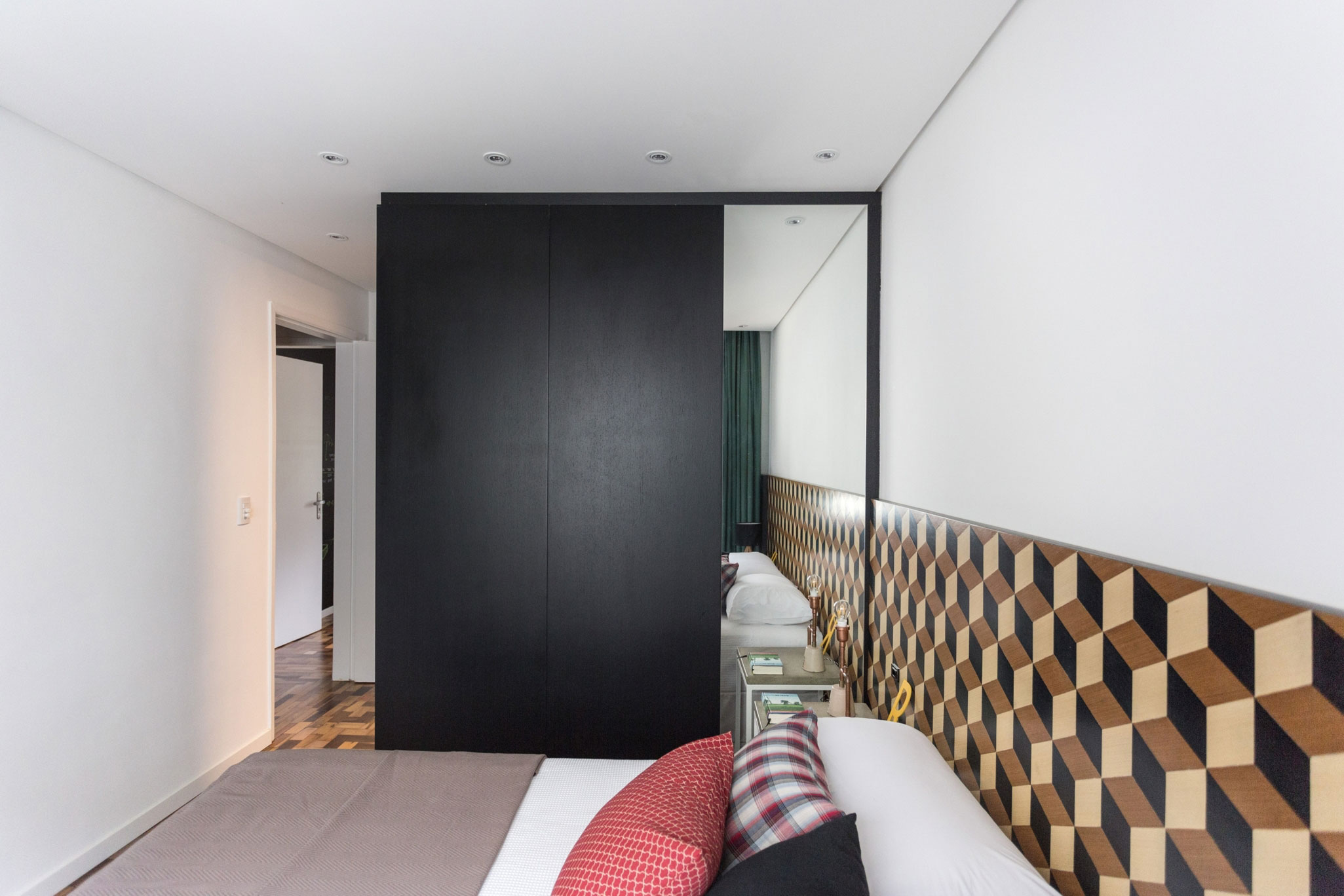 A Modern and Small Apartment for a Young Couple in Porto Alegre, Brazil by Renata Ramos (14)