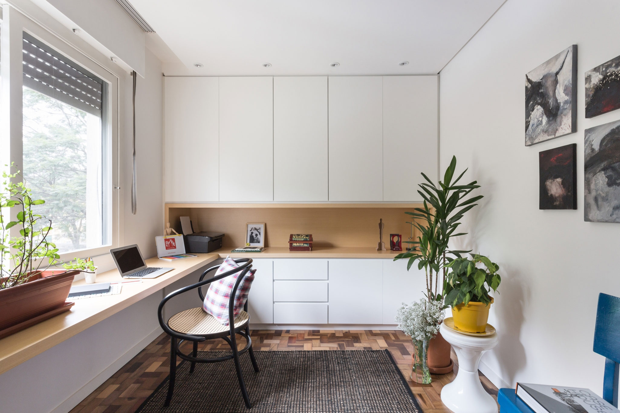 A Modern and Small Apartment for a Young Couple in Porto Alegre, Brazil by Renata Ramos (17)
