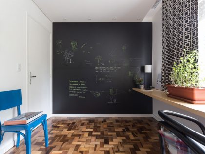 A Modern and Small Apartment for a Young Couple in Porto Alegre, Brazil by Renata Ramos (19)