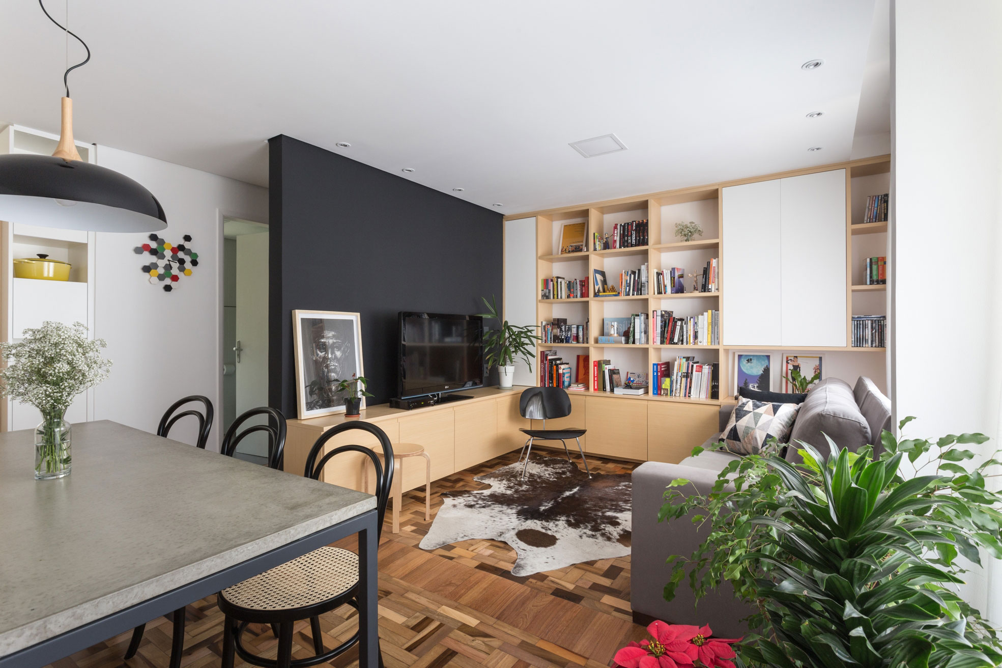 A Modern and Small Apartment for a Young Couple in Porto Alegre, Brazil by Renata Ramos (2)