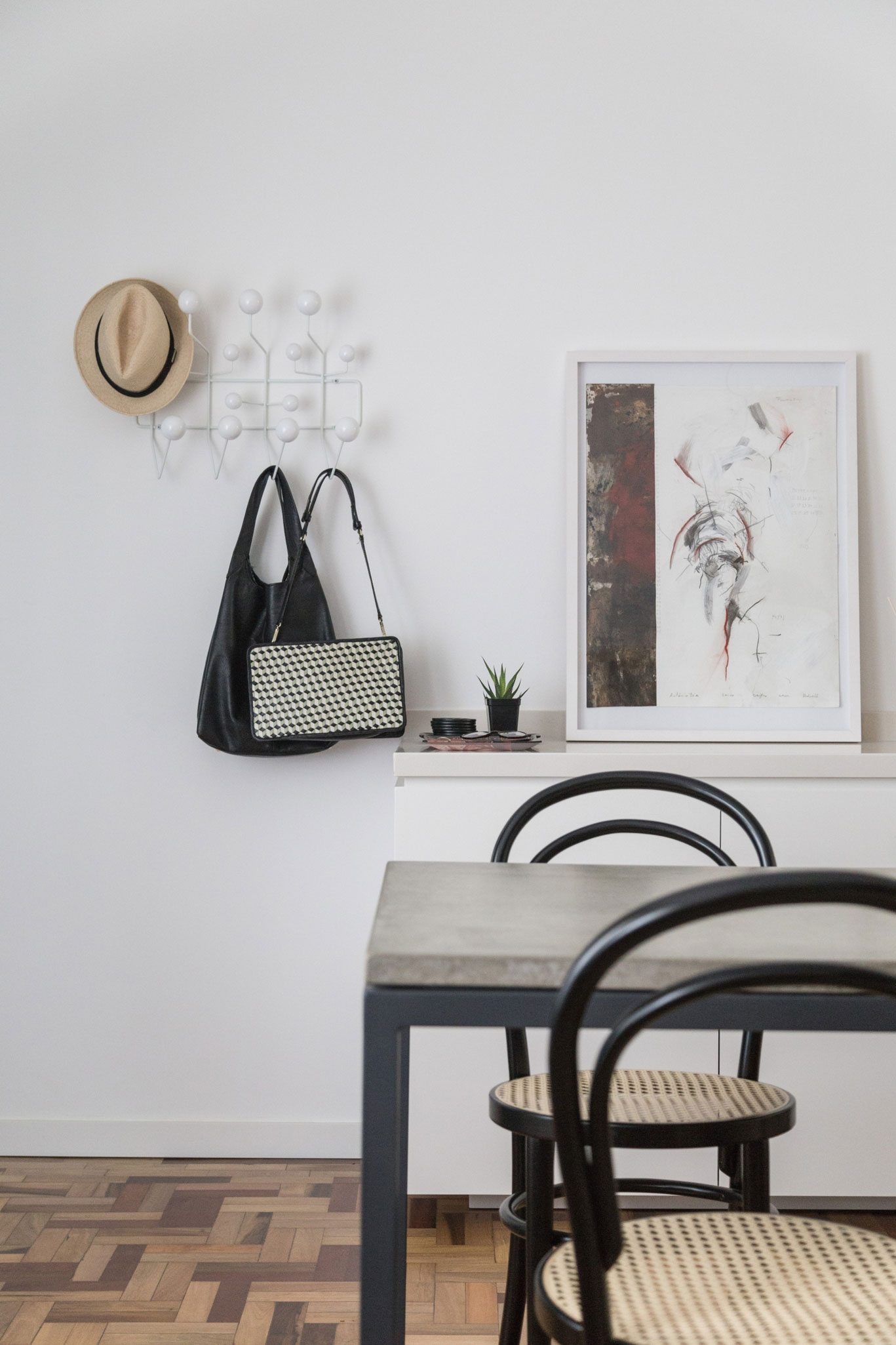 A Modern and Small Apartment for a Young Couple in Porto Alegre, Brazil by Renata Ramos (8)