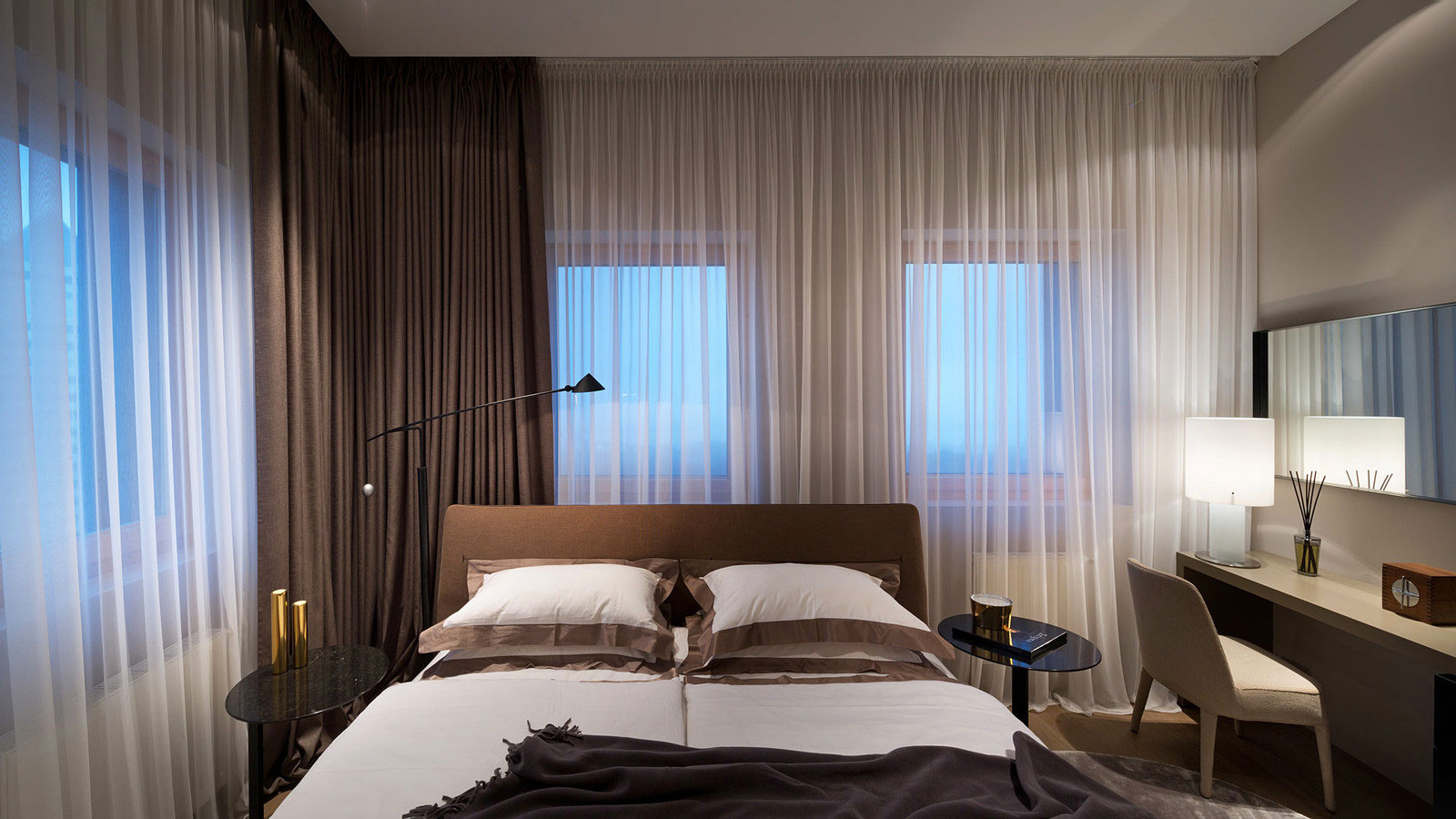 A Modern and Sophisticated Apartment in Dnepropetrovsk, Ukraine by Azovskiy & Pahomova Architects (13)