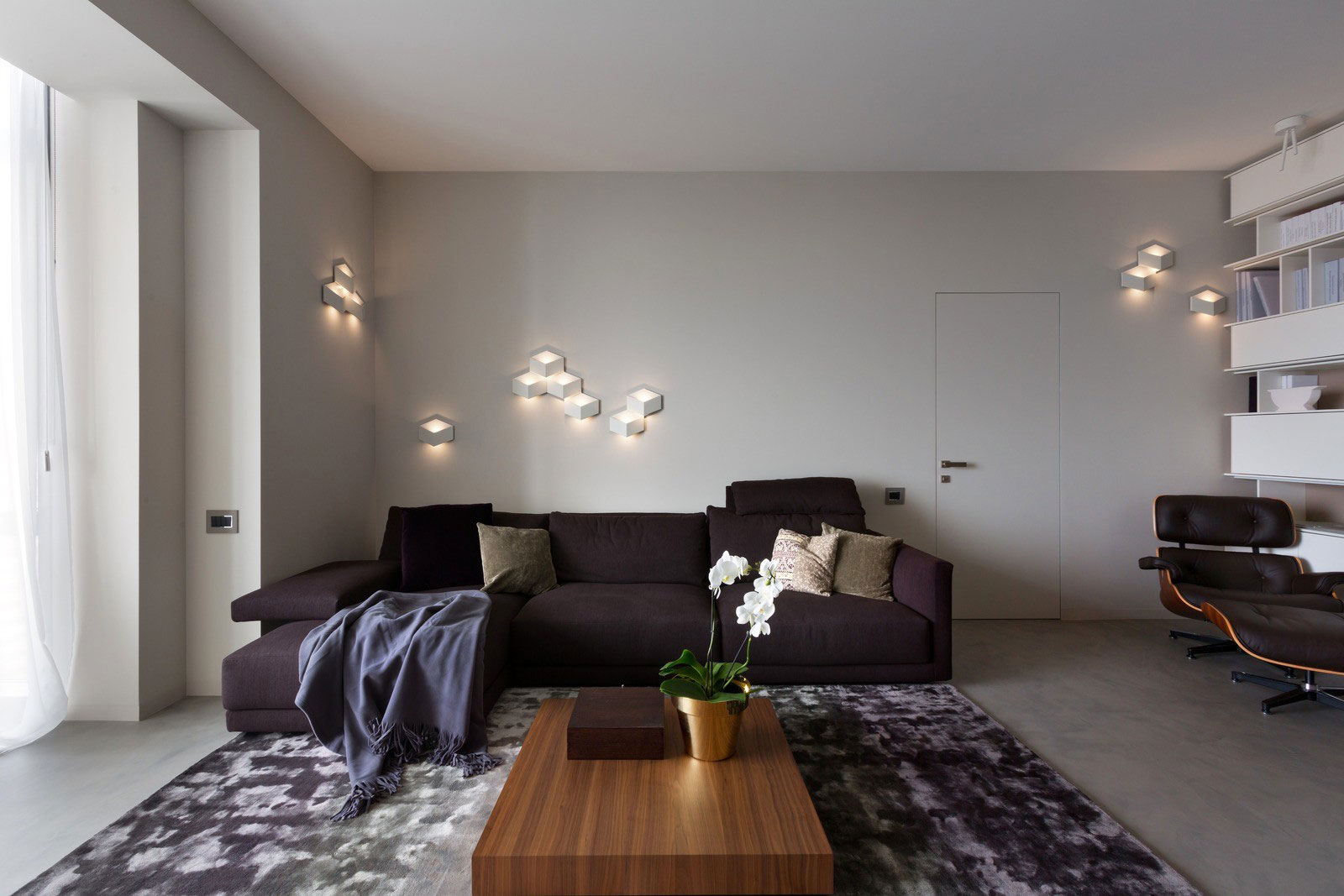 A Modern and Sophisticated Apartment in Dnepropetrovsk, Ukraine by Azovskiy & Pahomova Architects (2)