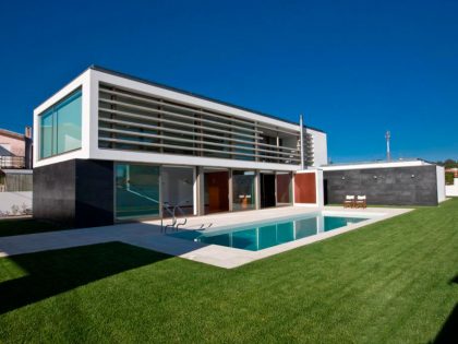 A Modern and Stylish House Composed of Two Structures in Macieira de Sarnes, Portugal by Atelier d’Arquitectura J. A. Lopes da Costa (1)