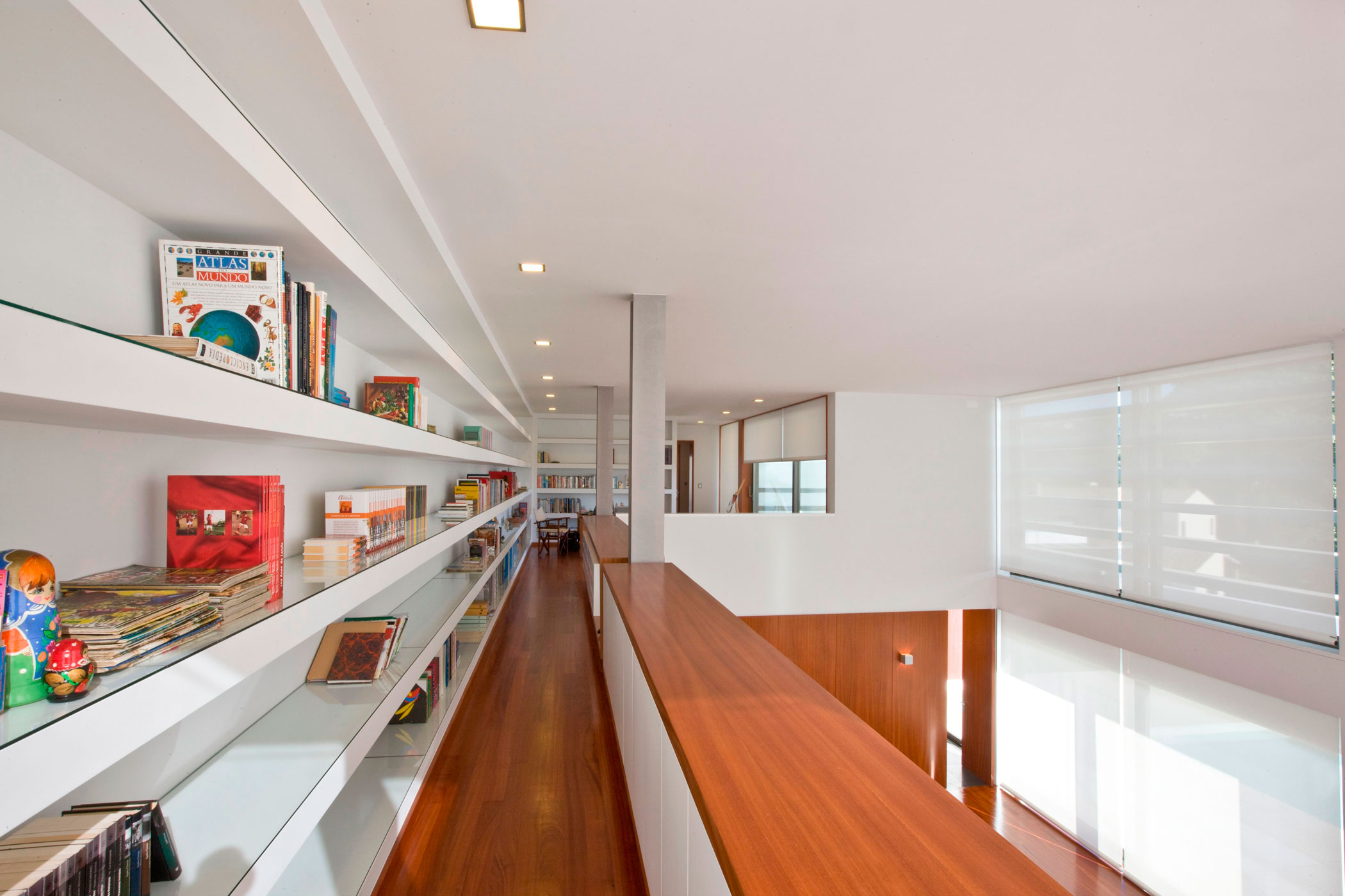 A Modern and Stylish House Composed of Two Structures in Macieira de Sarnes, Portugal by Atelier d’Arquitectura J. A. Lopes da Costa (10)