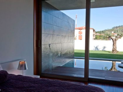 A Modern and Stylish House Composed of Two Structures in Macieira de Sarnes, Portugal by Atelier d’Arquitectura J. A. Lopes da Costa (11)