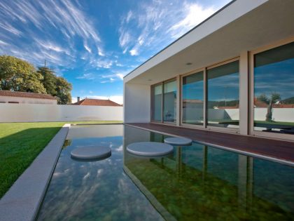 A Modern and Stylish House Composed of Two Structures in Macieira de Sarnes, Portugal by Atelier d’Arquitectura J. A. Lopes da Costa (5)